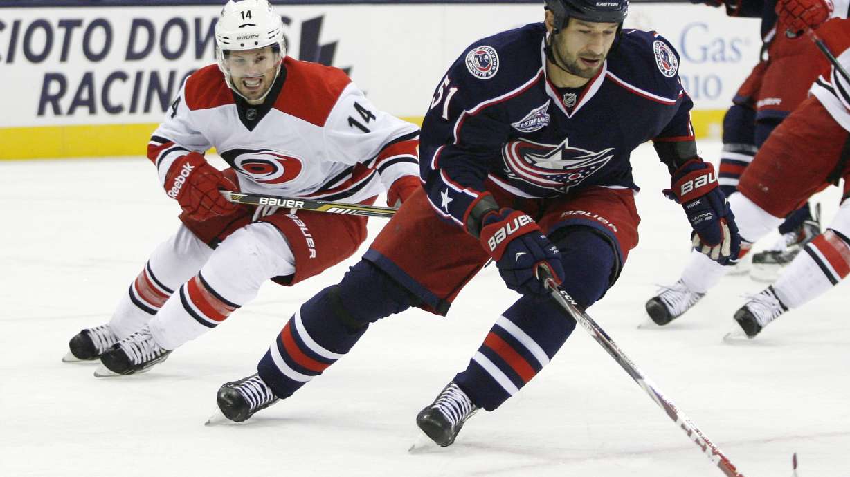 Calvert, Dano lead Blue Jackets past Hurricanes