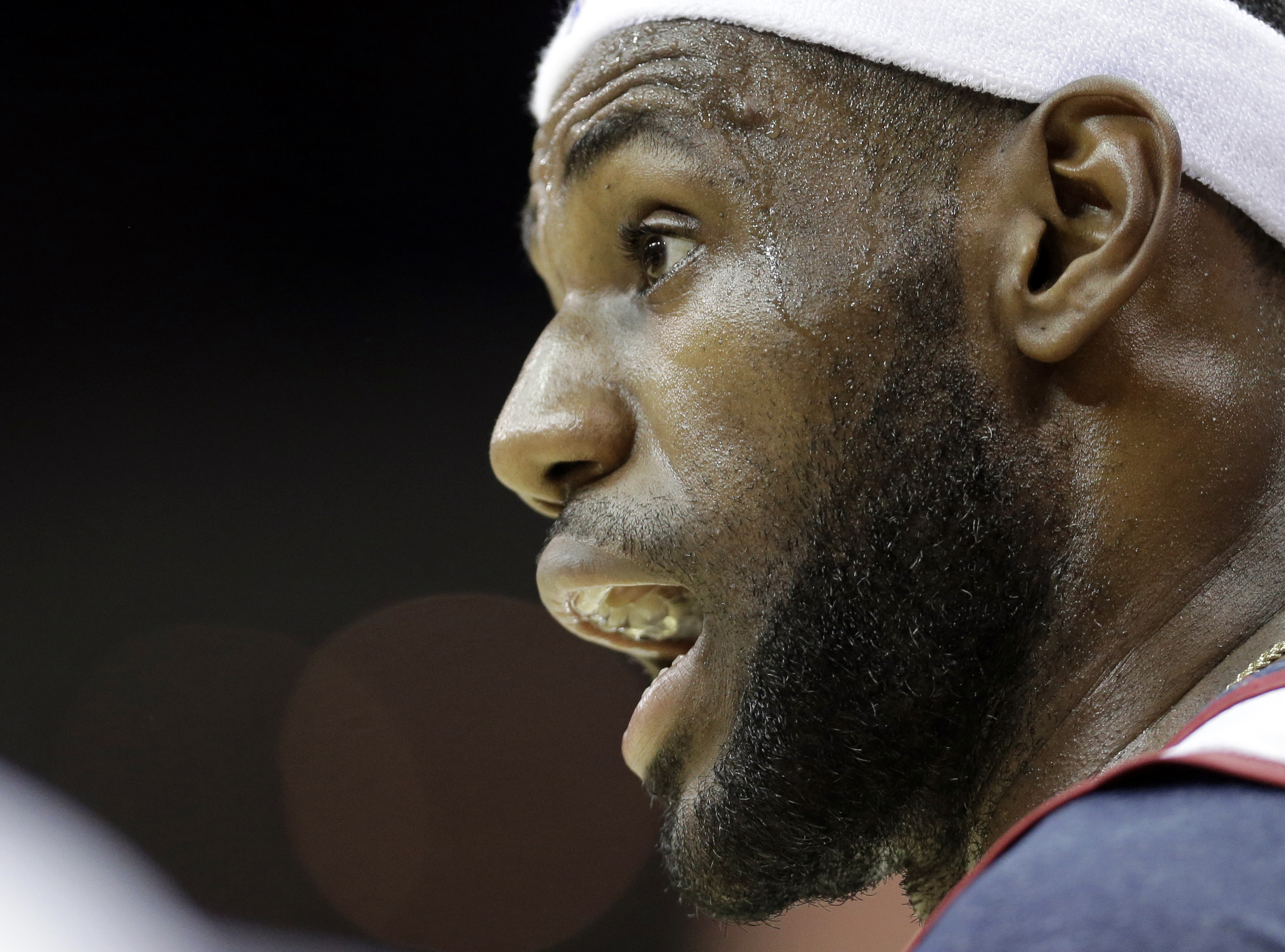AP PHOTOS: Cavaliers fans welcome back LeBron