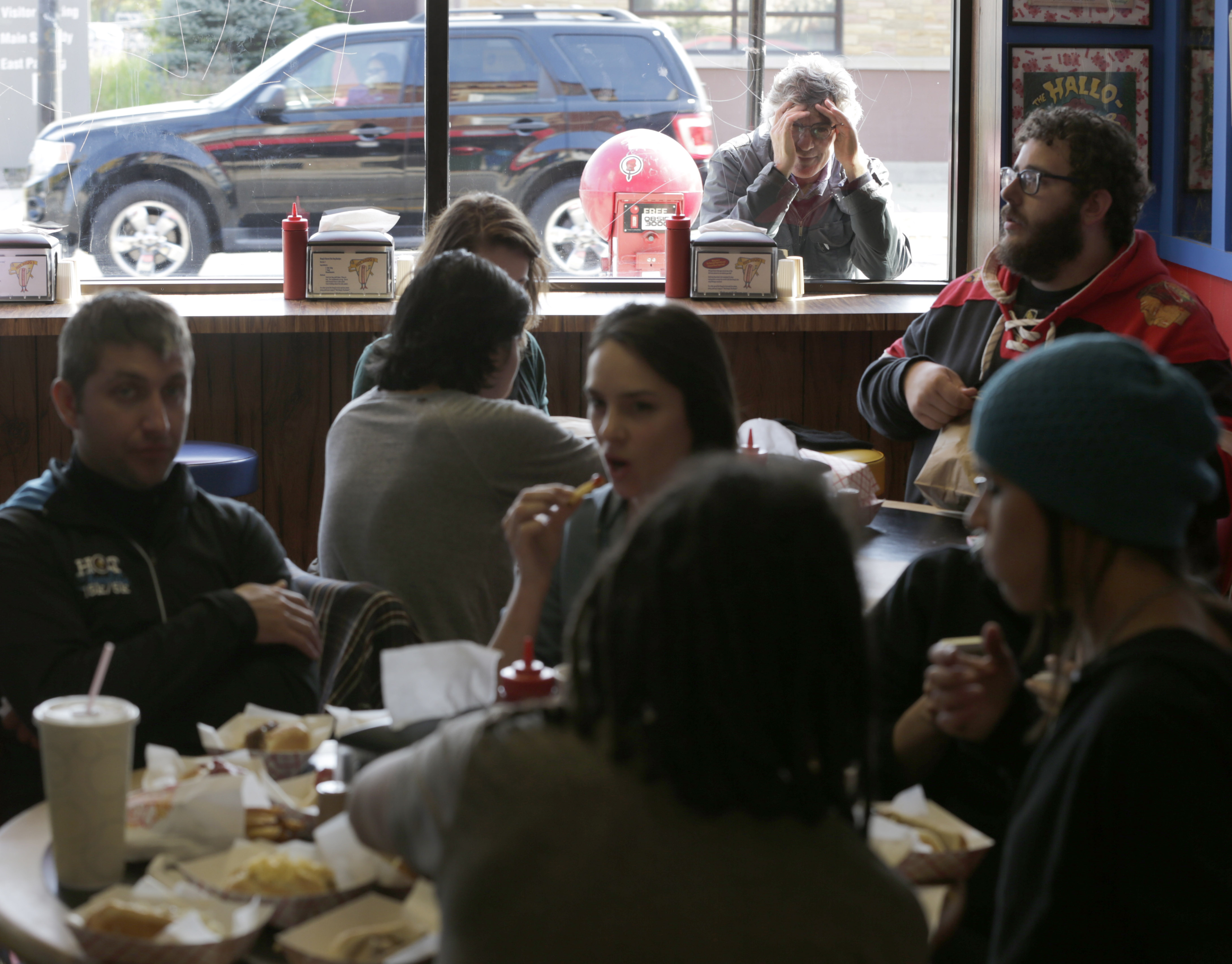AP PHOTOS: Lines linger for famed Chicago hot dogs