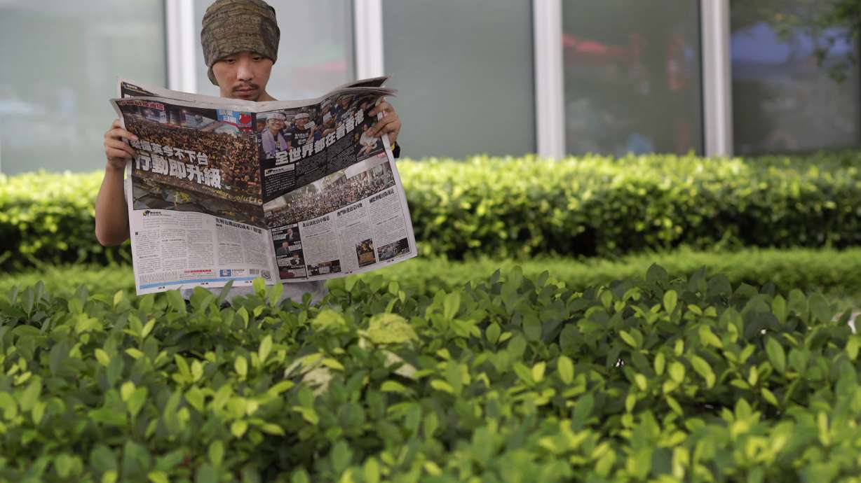 Hong Kong protesters set for talks; govt HQ shut