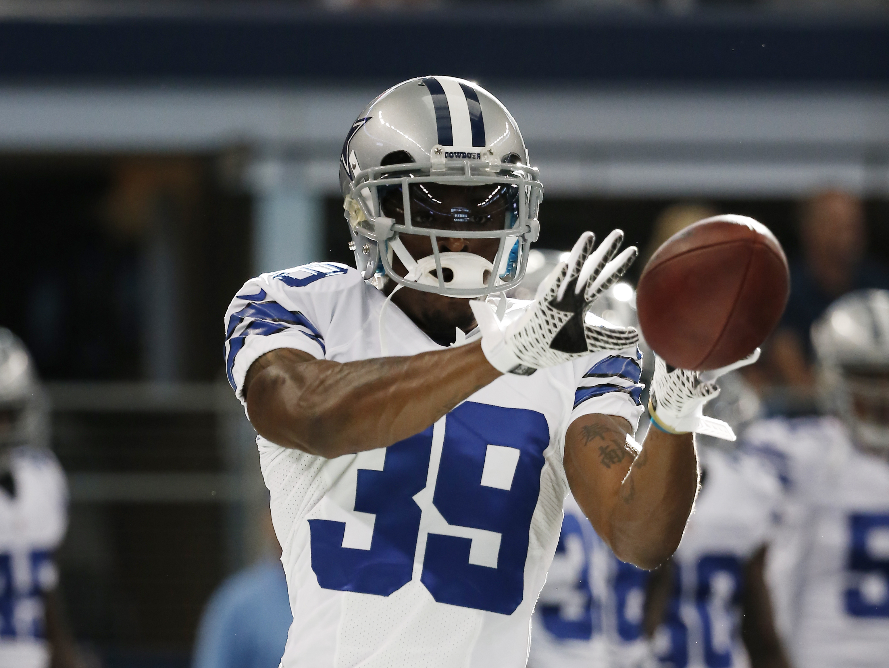 Cowboys' Carr focused on game after mom's death