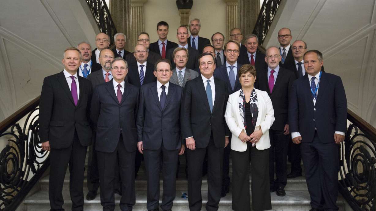 ECB leaves questions about stimulus size