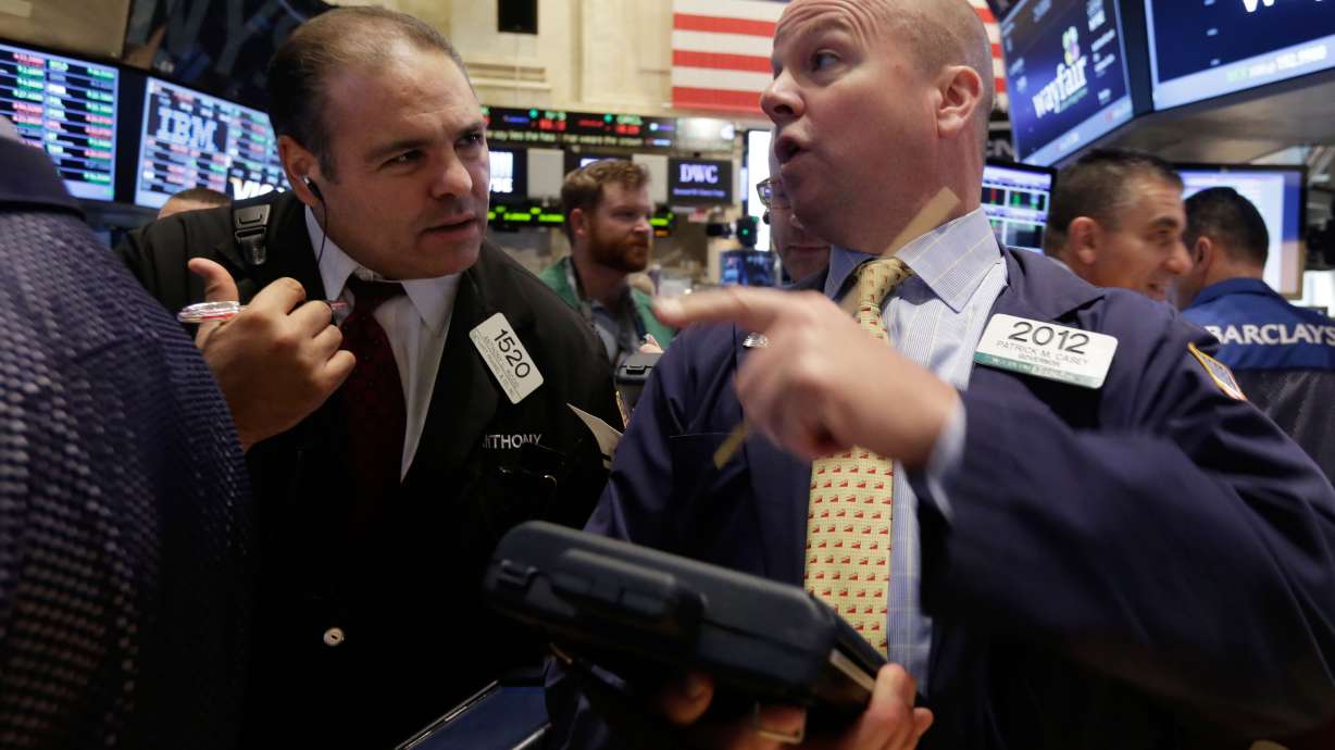 Falling oil prices drag US stock market lower