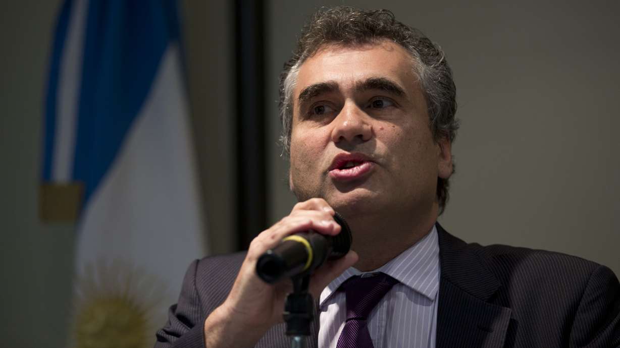 Argentine stocks plunge after central banker quits
