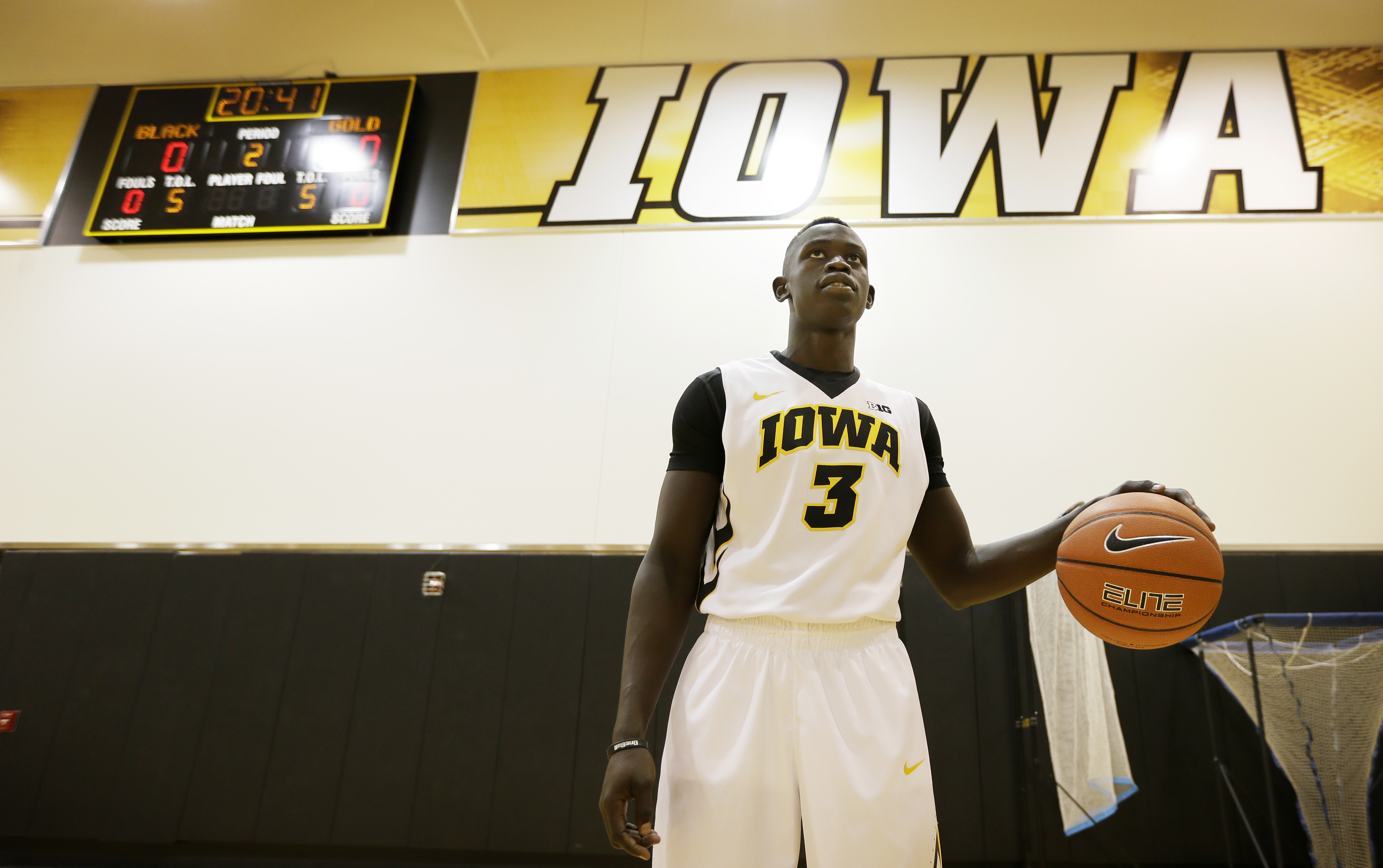 Iowa guard Jok hopes to overcome shaky offseason