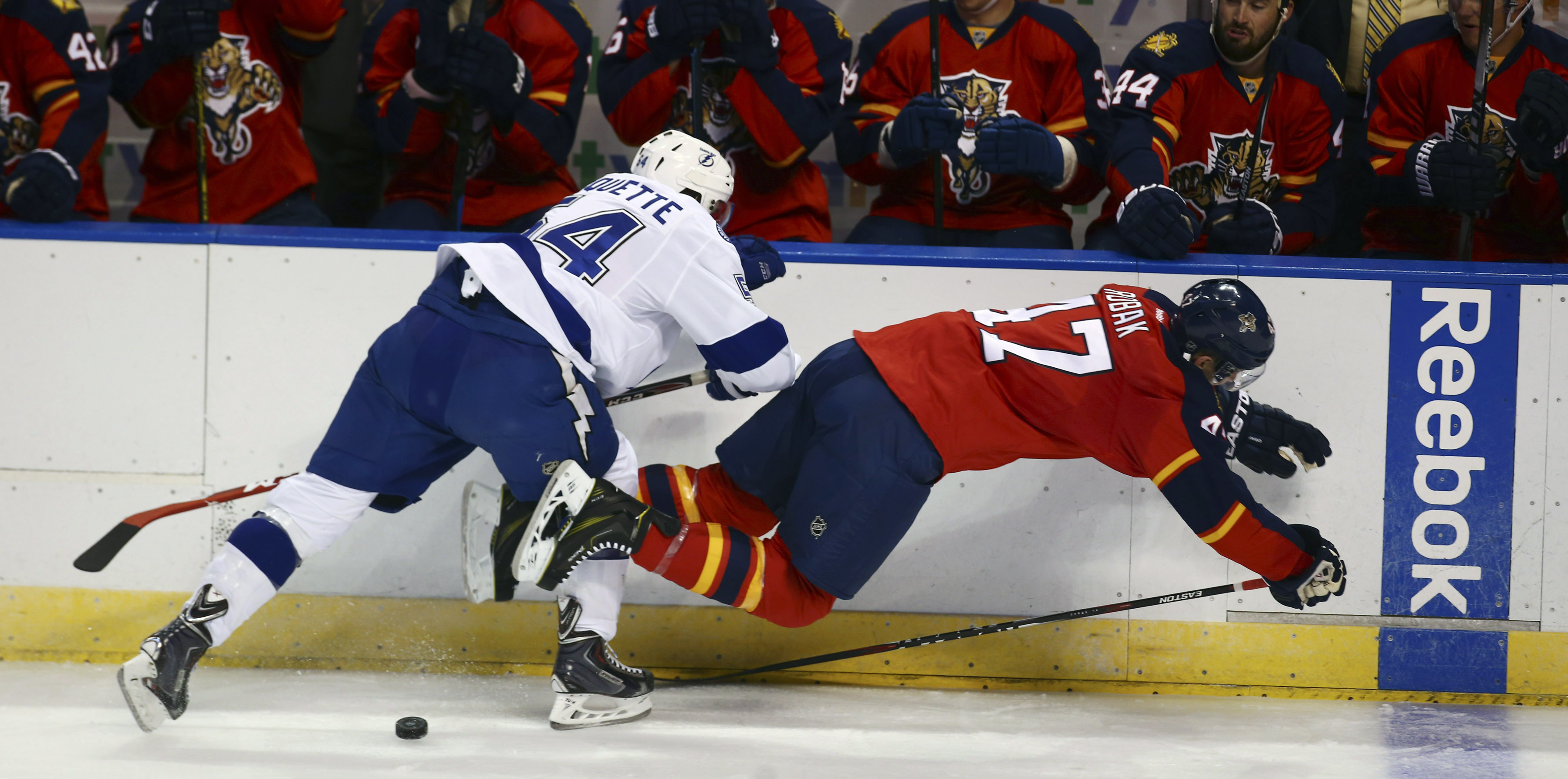 Kucherov scores 2 as Lightning beat Panthers 3-0