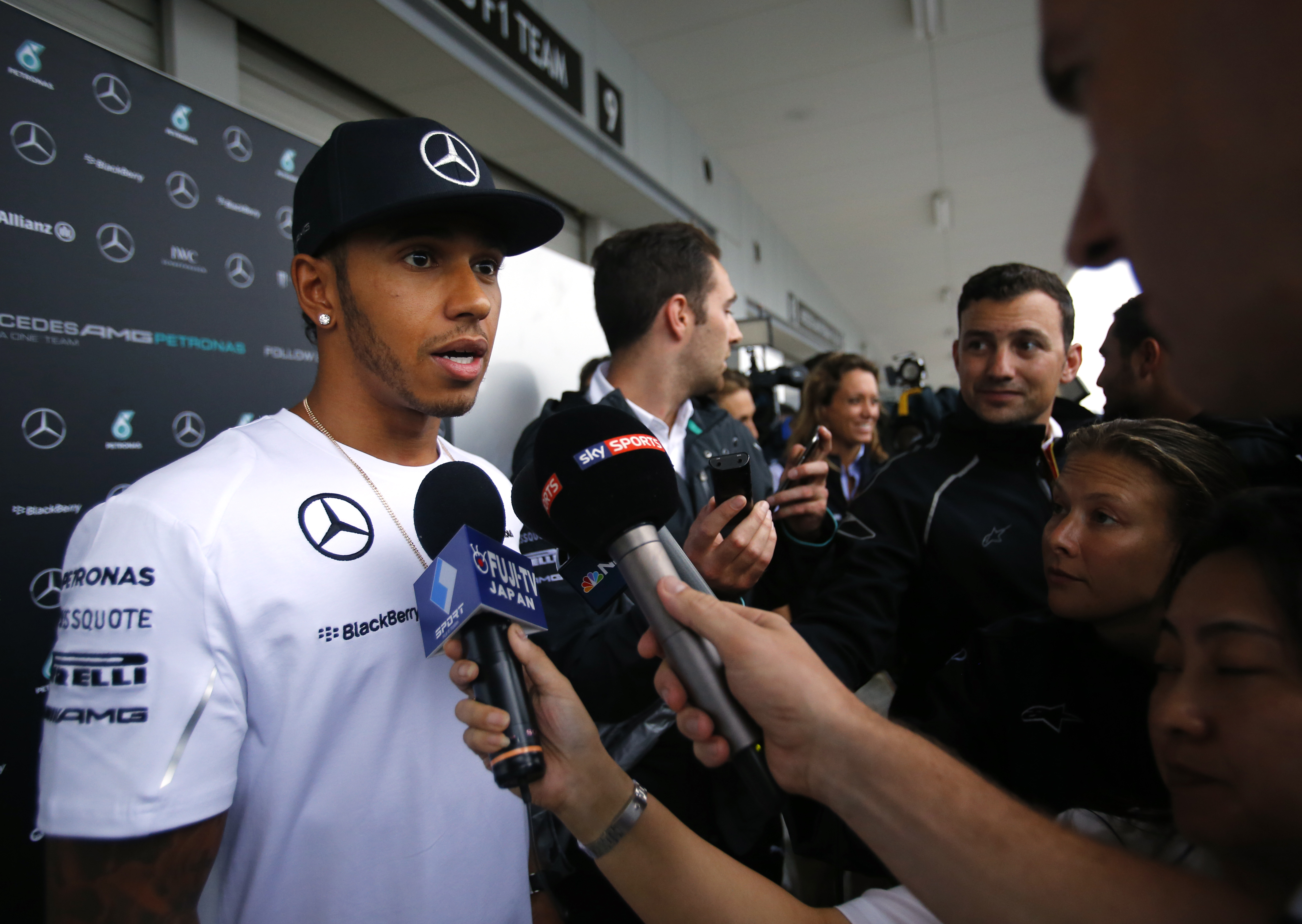 Rosberg edges Hamilton in practice for Japanese GP