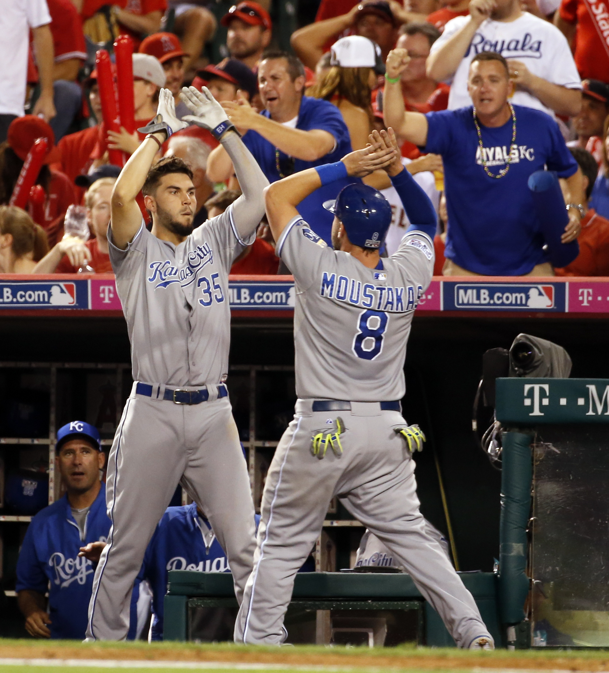 Moustakas' HR in 11th lifts Royals over Angels 3-2