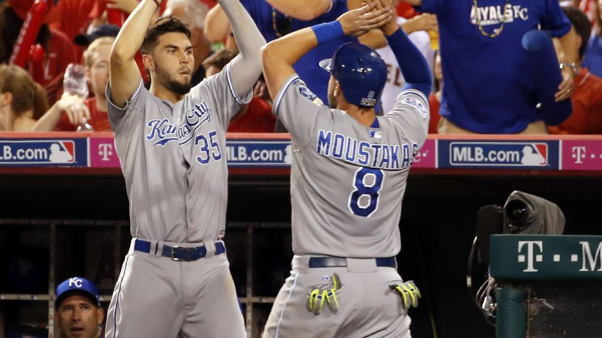 Moustakas' HR in 11th lifts Royals over Angels 3-2