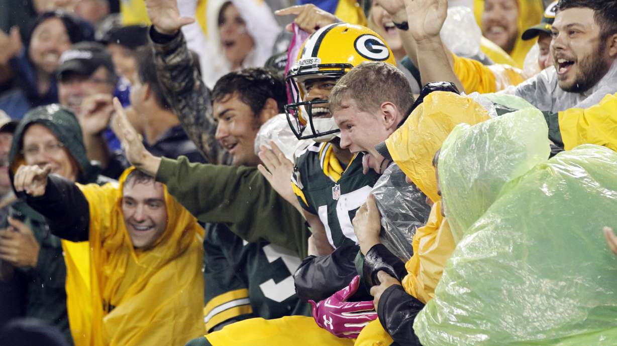 Ponder struggles, Vikings fall 42-10 to Packers