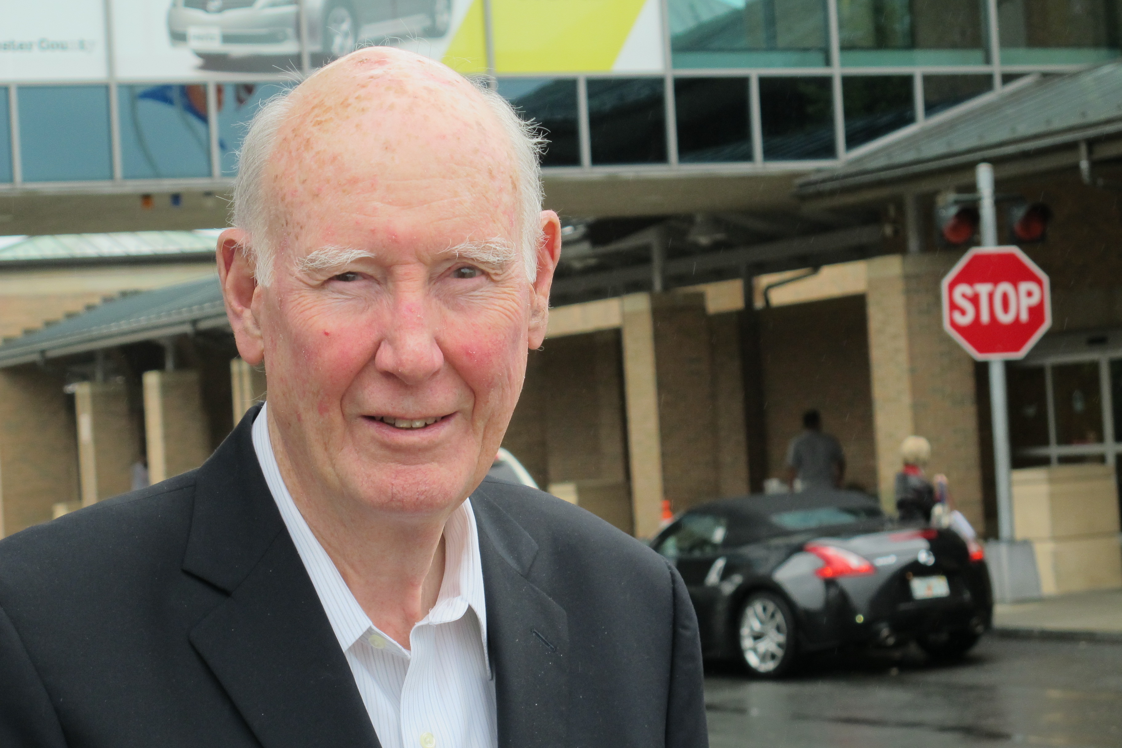 NY college raises funds with airport parking