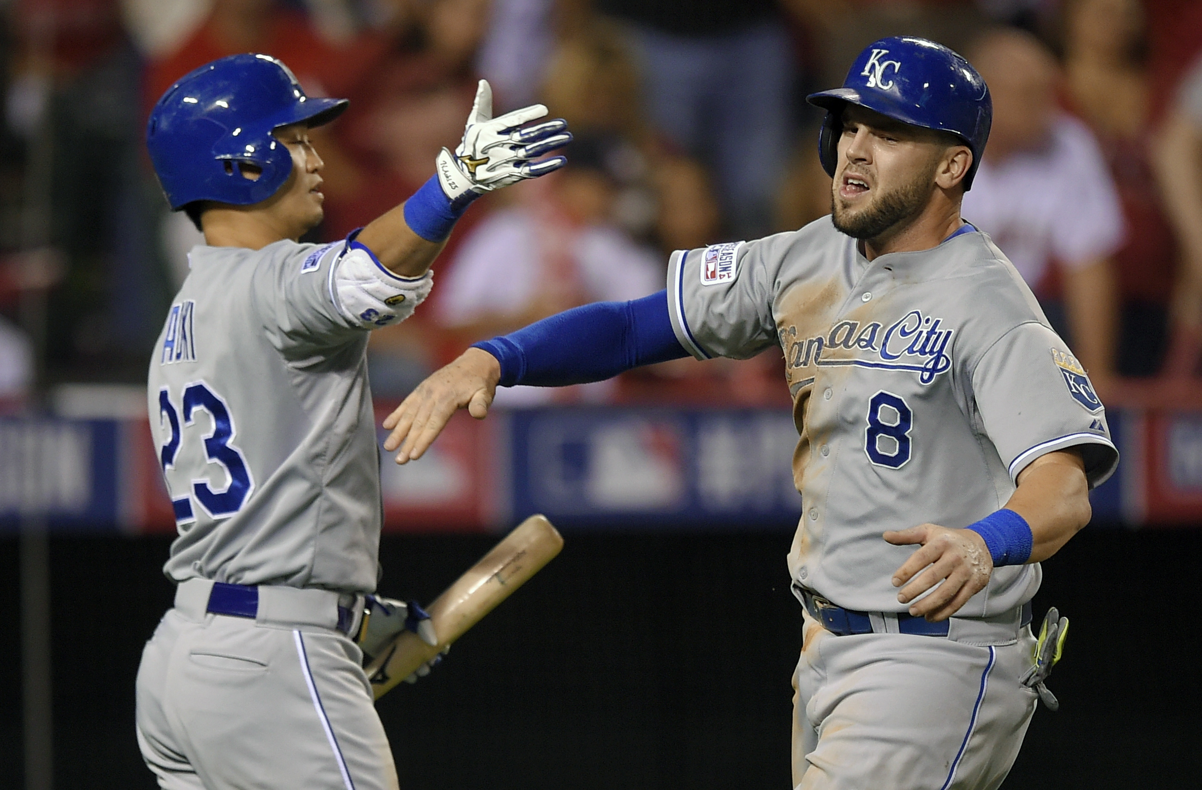 Moustakas' HR in 11th puts Royals past Angels, 3-2
