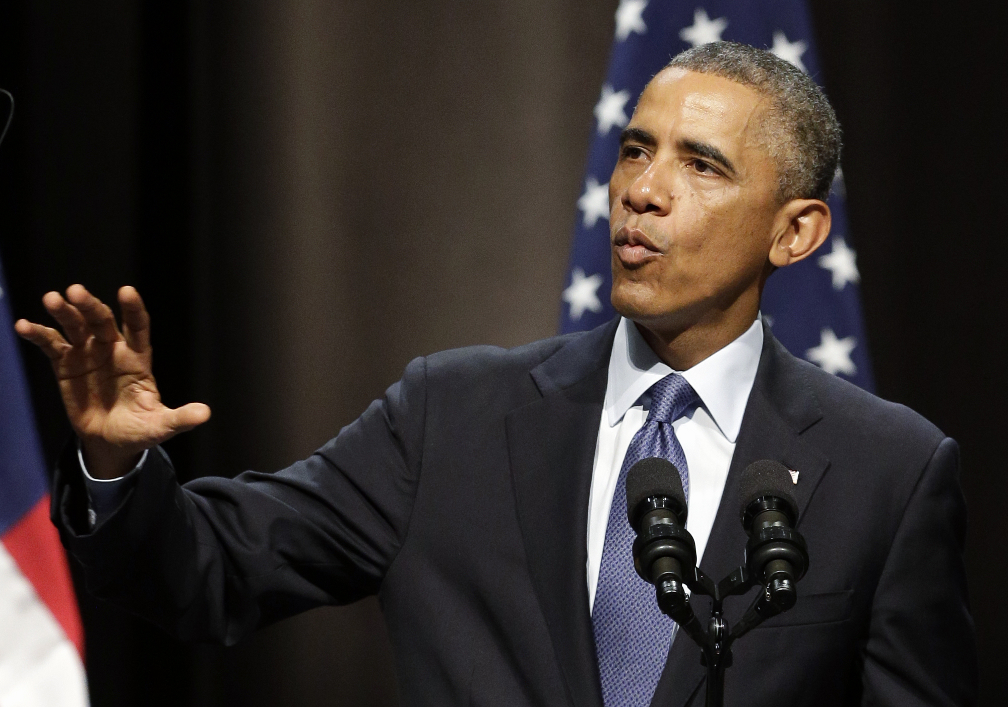 Obama highlights economic, manufacturing gains