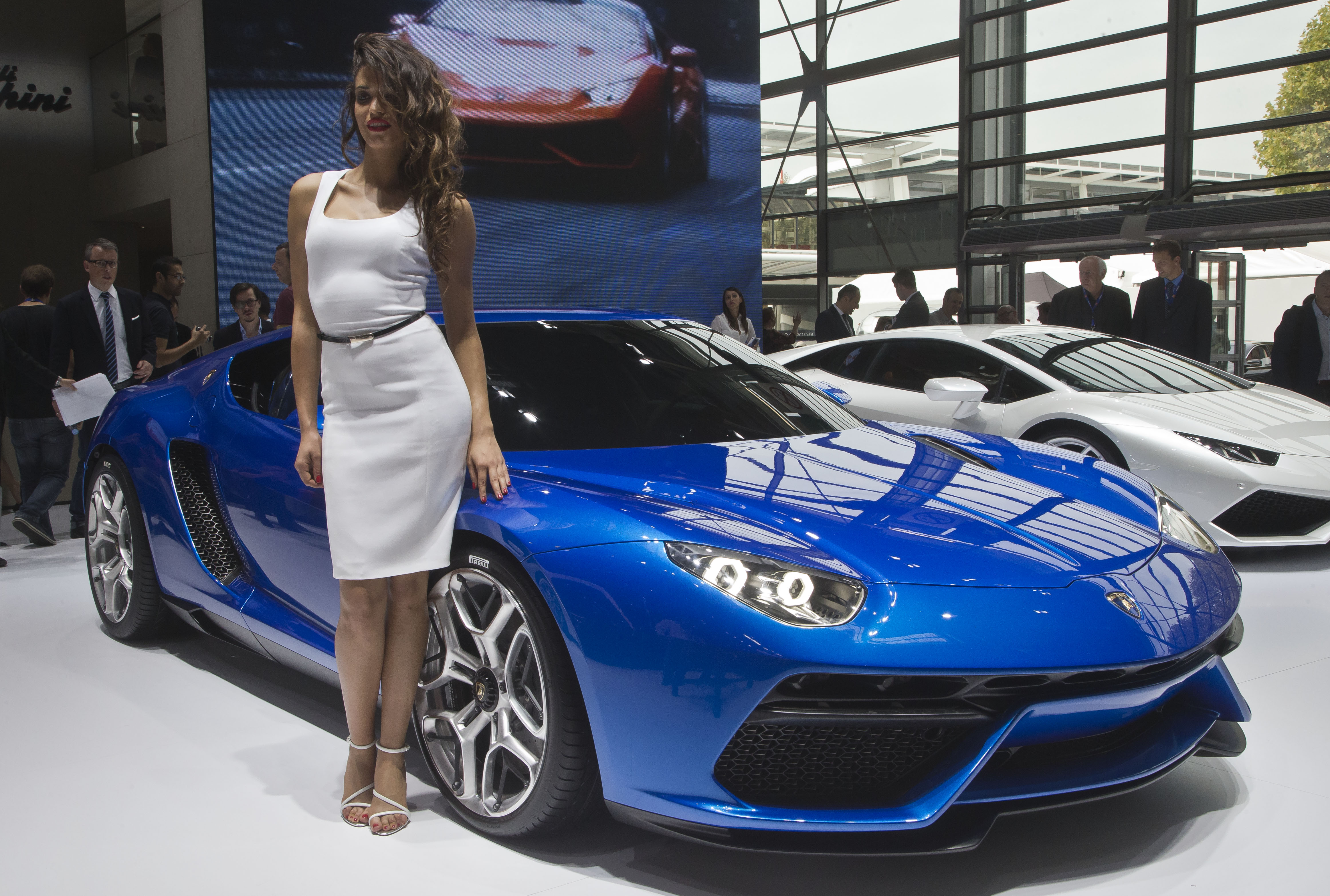 Lamborghini tests out hybrid supercar