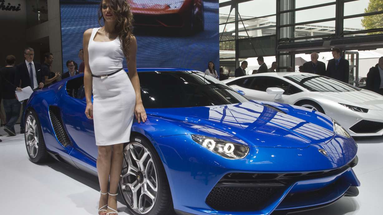 Lamborghini tests out hybrid supercar