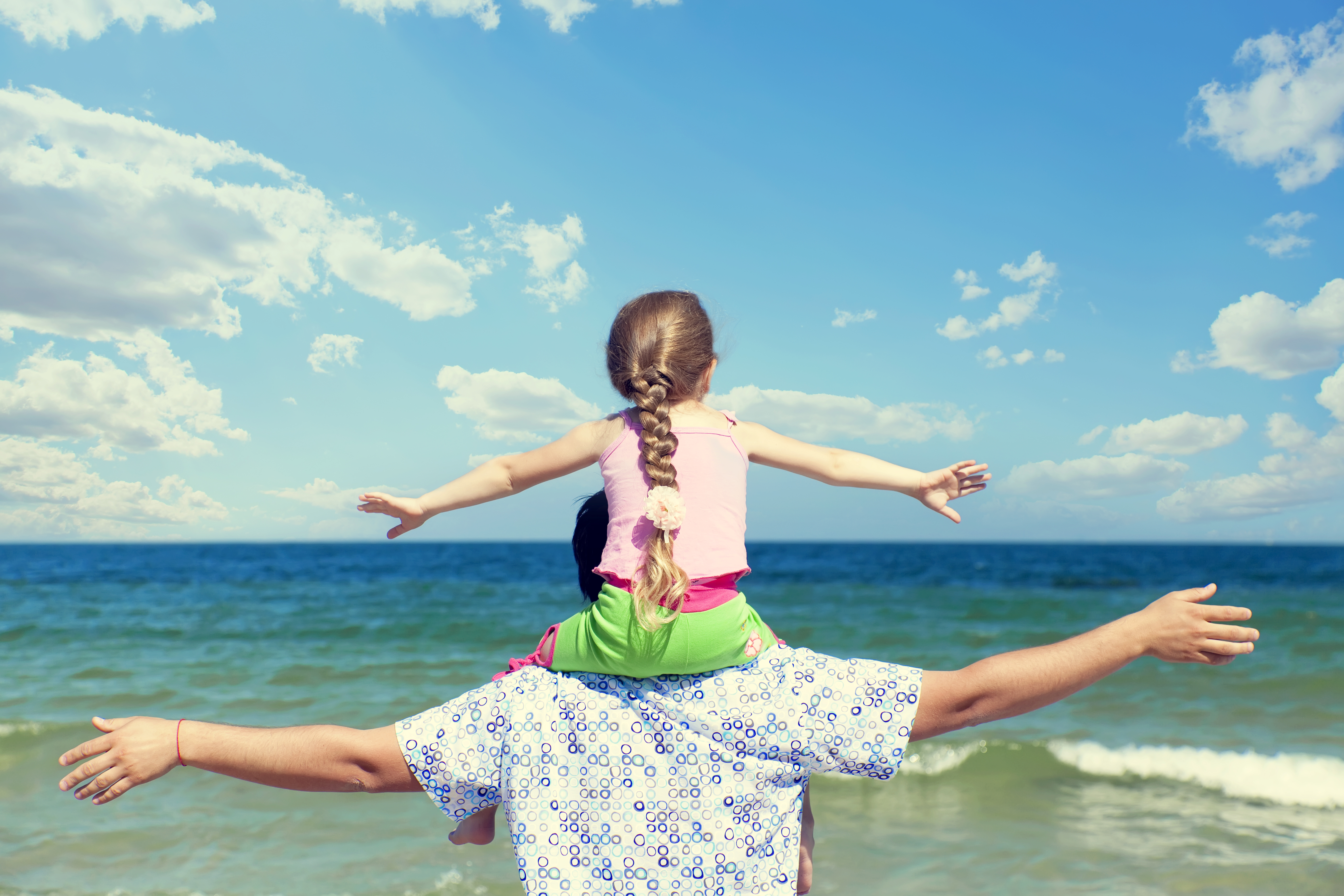 Gerente de empresa millonaria renuncia luego de recibir conmovedora carta de su hijita, ¿Cuánto vale el tiempo en familia?