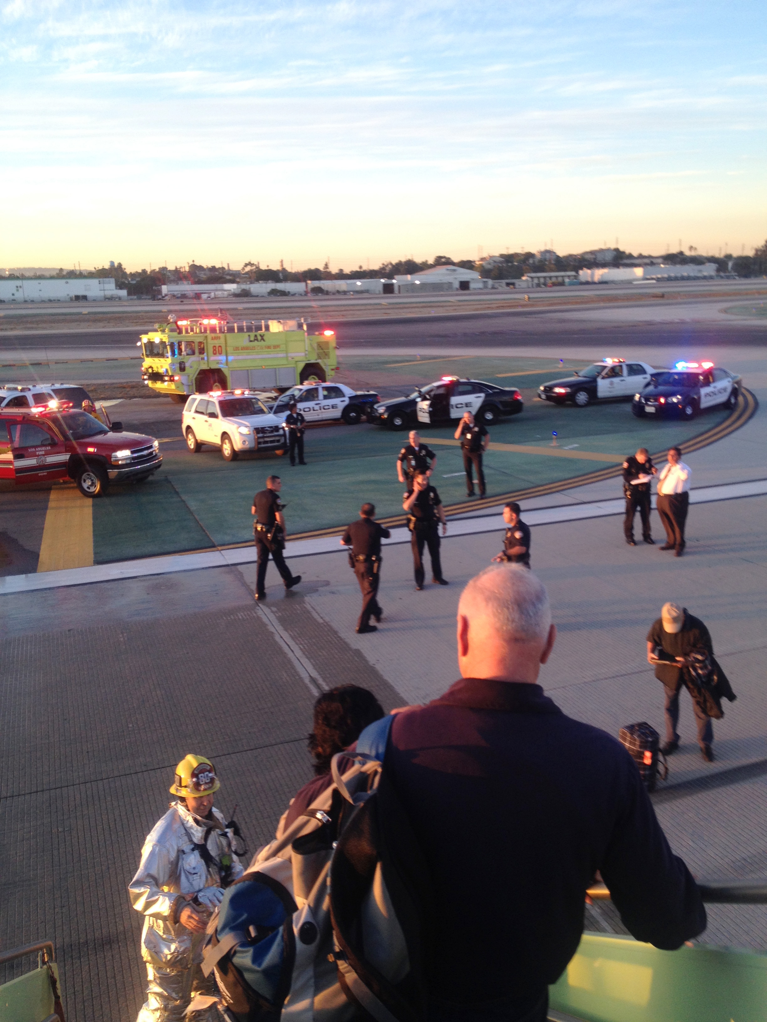Airliner's tires blow at Los Angeles airport