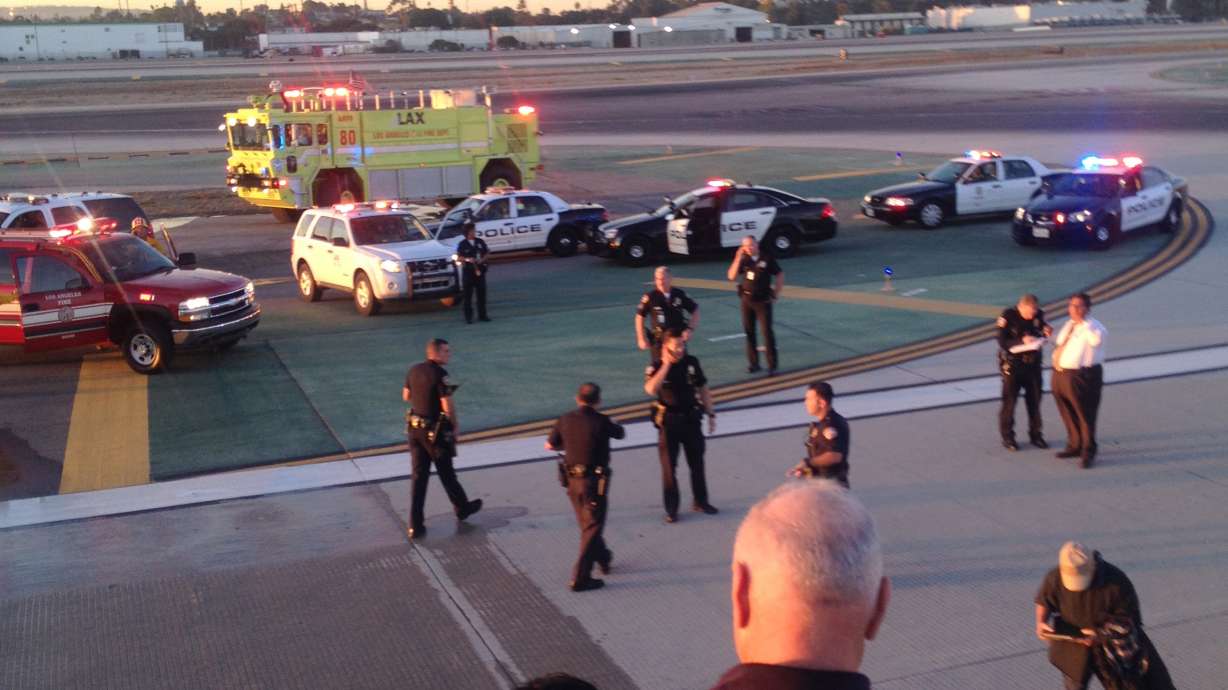 Airliner's tires blow at Los Angeles airport