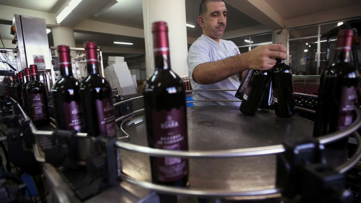 Syrians, Lebanese produce wine in ferment of war