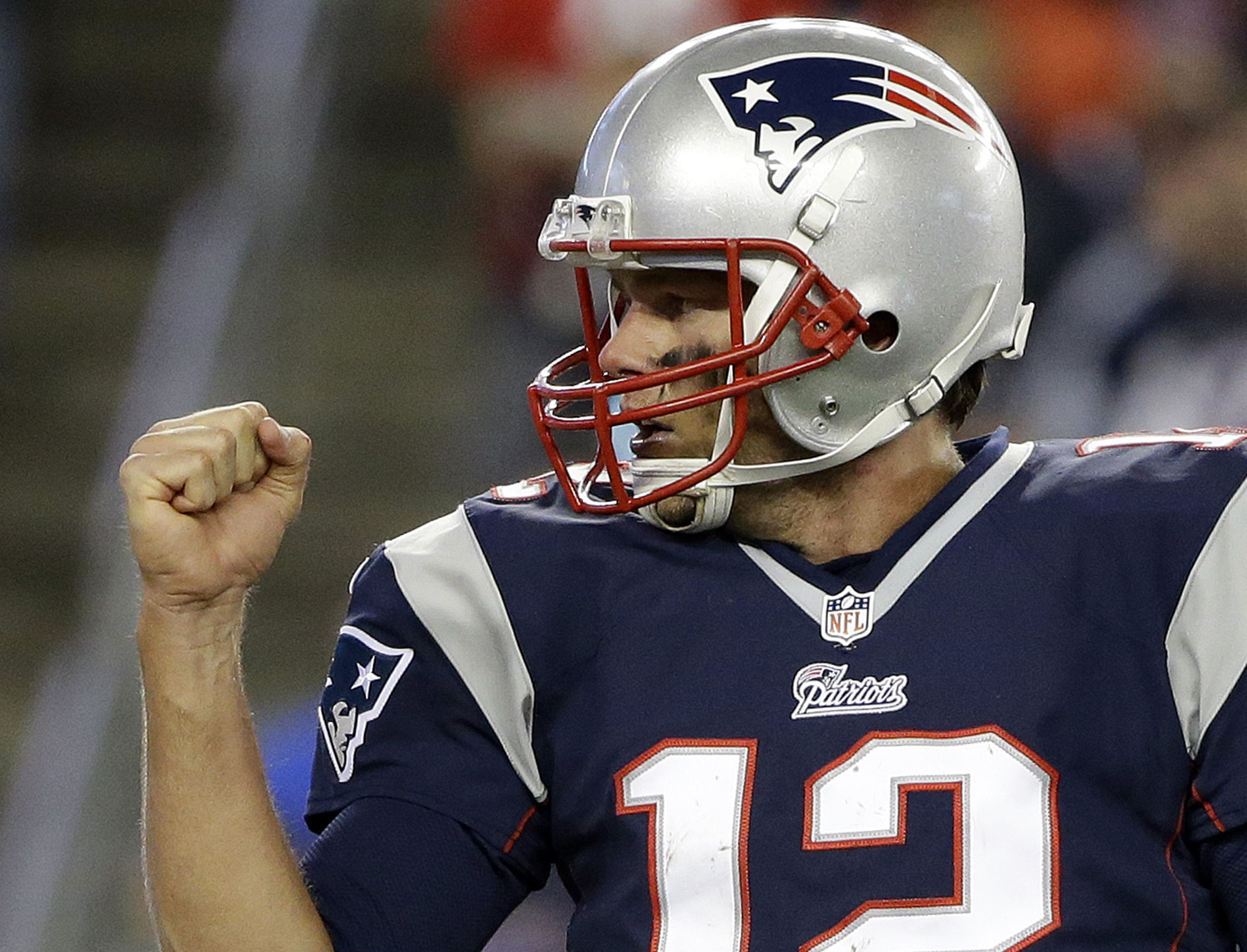 Brady, Patriots quiet doubters with 43-17 rout