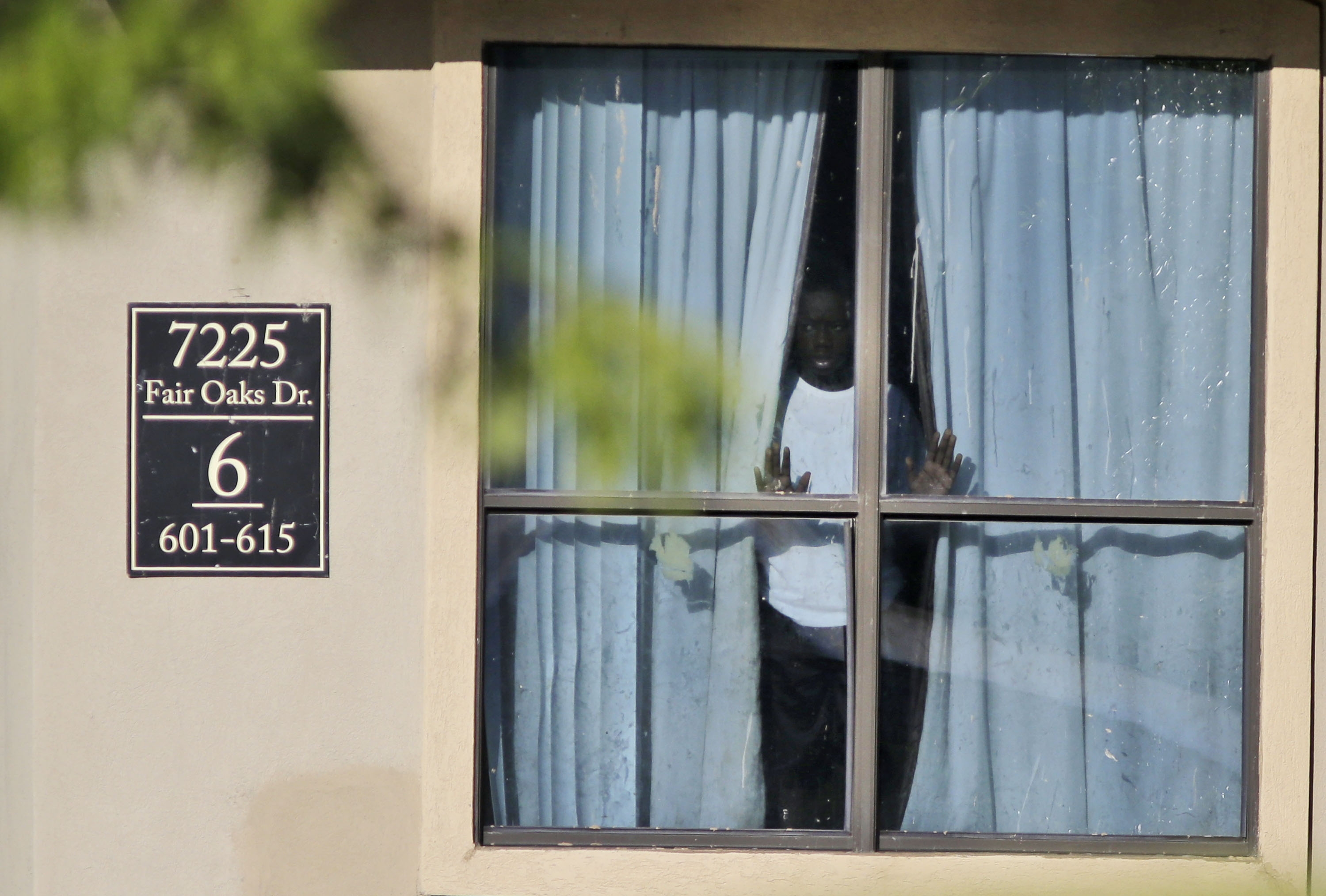 Why nation's top docs say Ebola won't spread in US