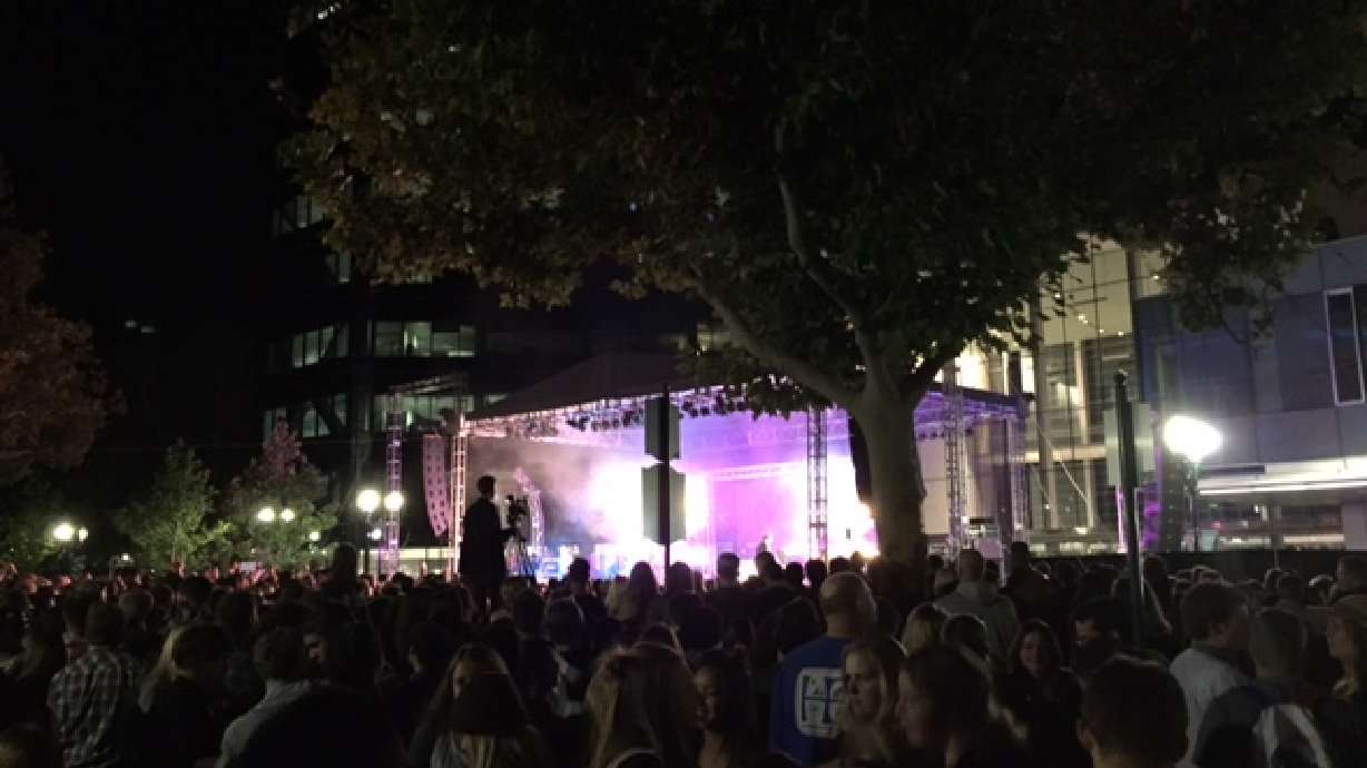 Provo mayor gives Neon Trees keys to city during concert