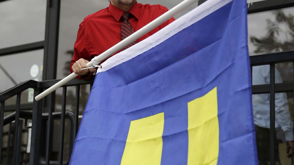 Vegas same-sex wedding licenses to begin Wednesday