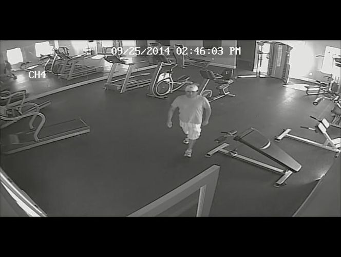 Policía: Hombre trata de amordazar y asaltar sexualmente a mujer tomando sol 