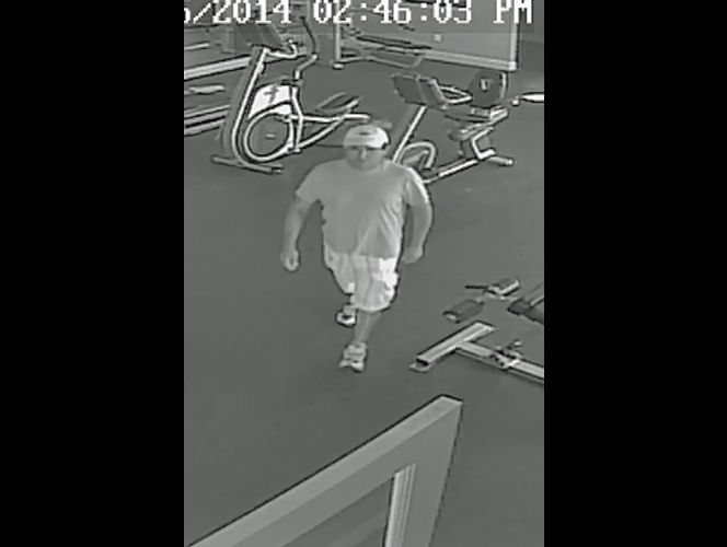 Policía: Hombre trata de amordazar y asaltar sexualmente a mujer tomando sol 