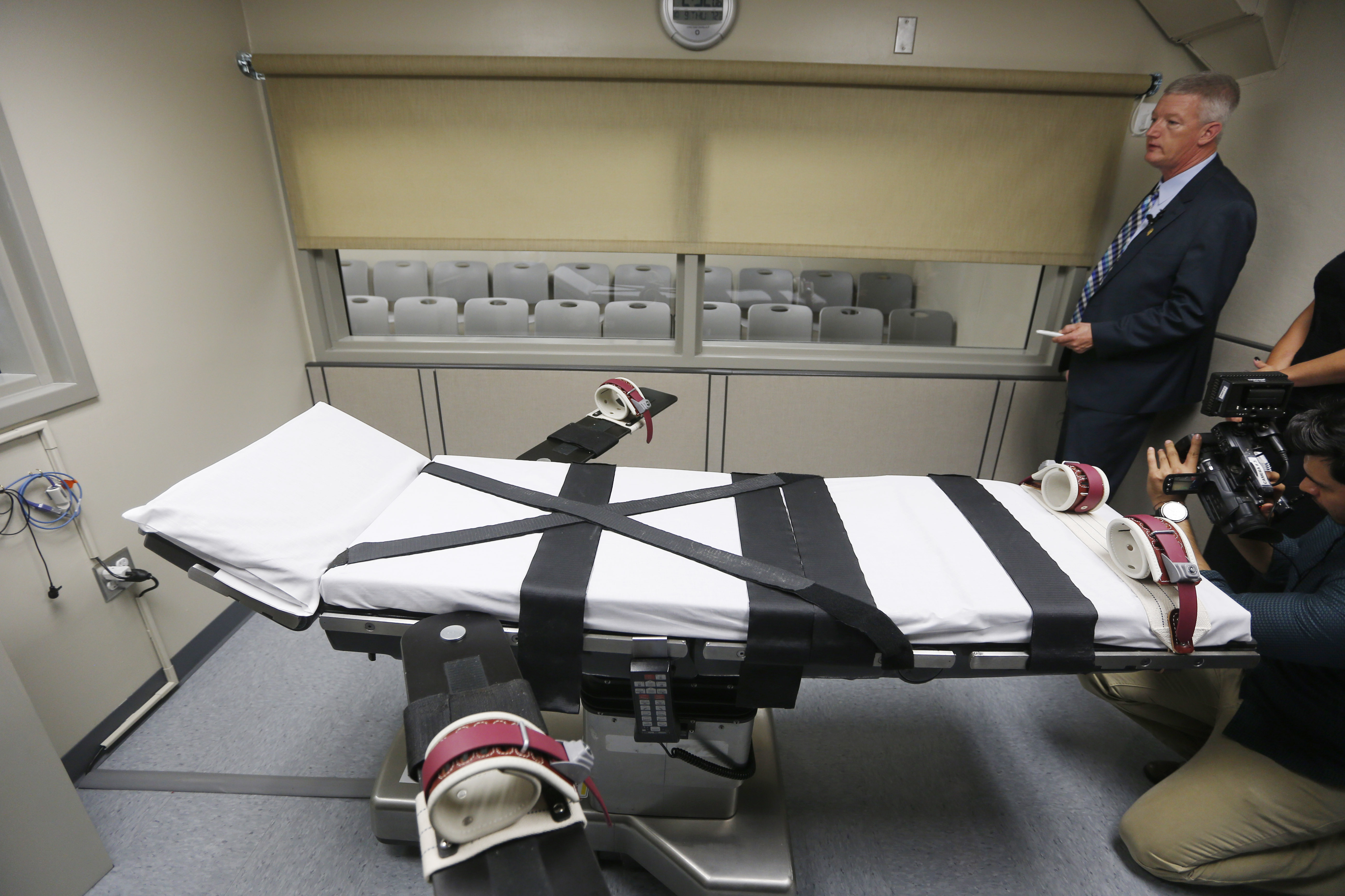 Oklahoma prison officials unveil new death chamber