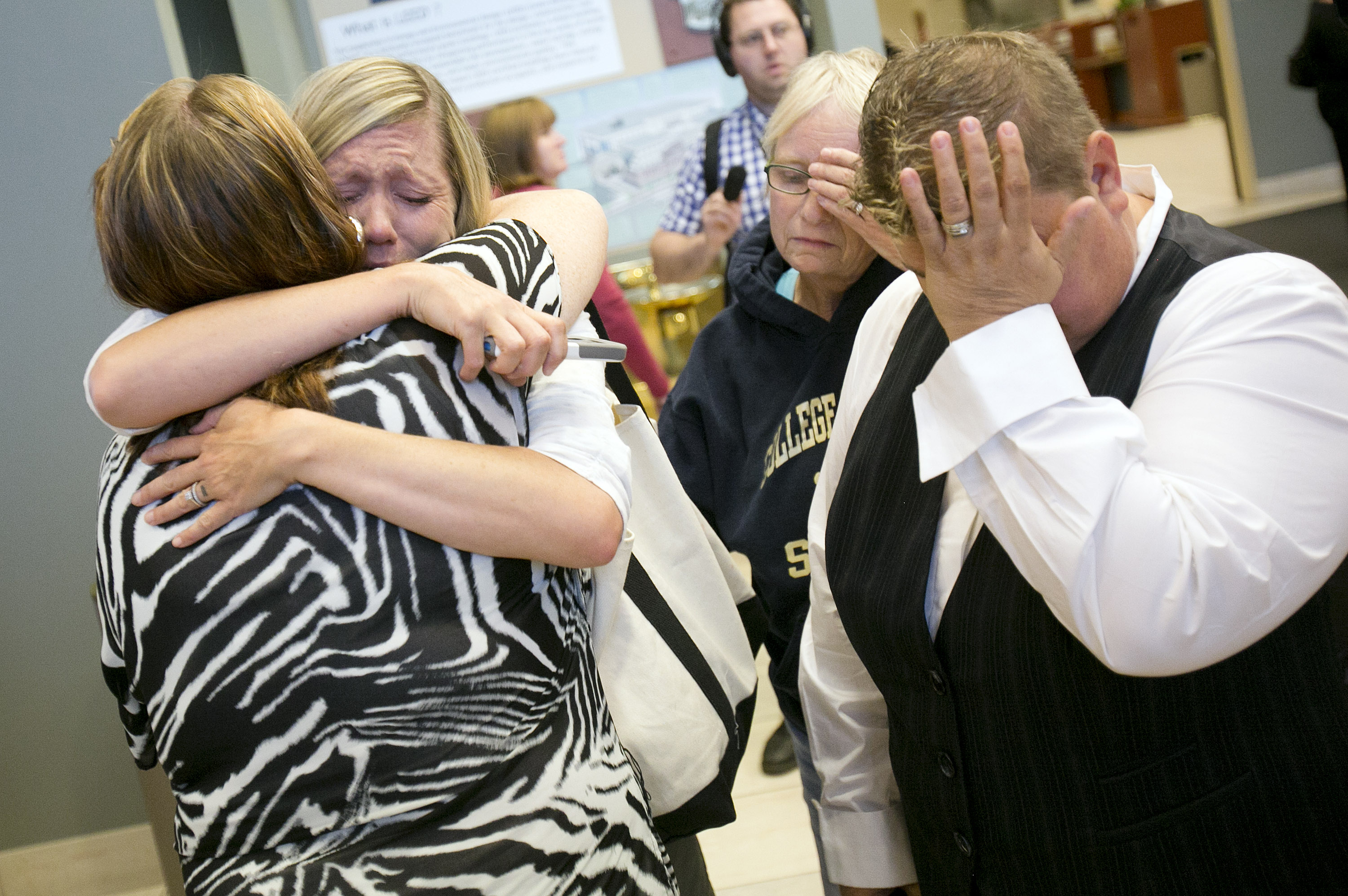 Tears, cheers as gay couples get married in Vegas