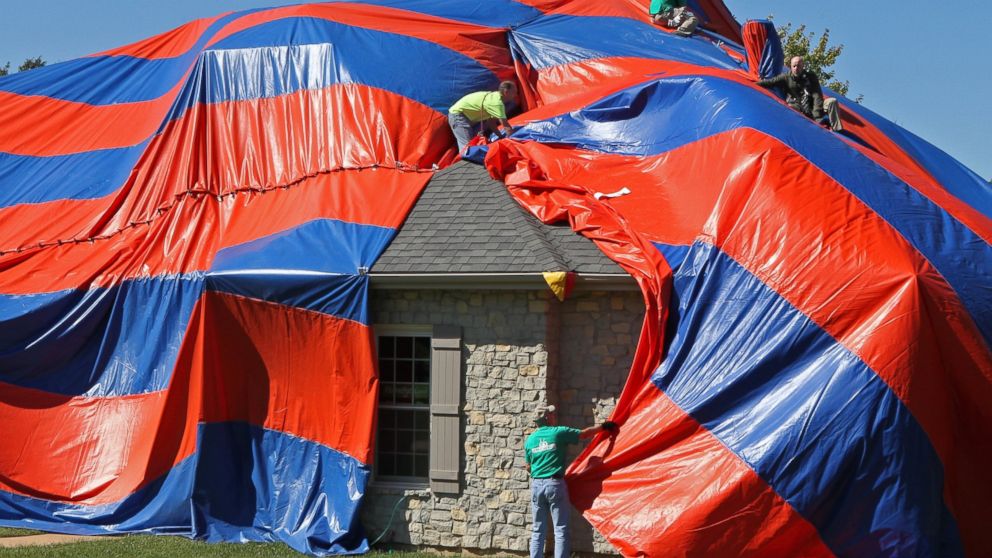 Thousands of spiders force family from upscale Missouri home