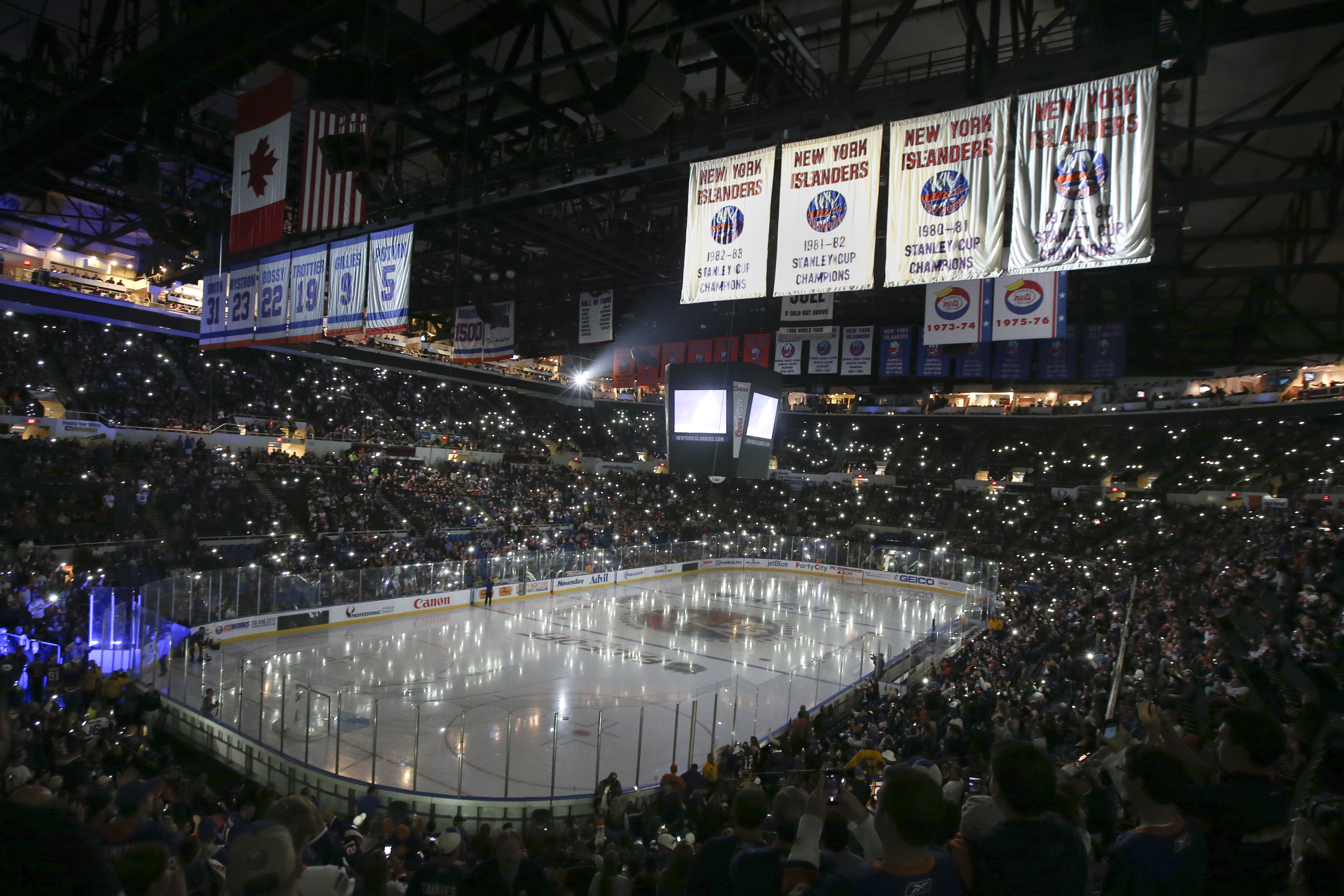 Isles top Canes to open final season at Coliseum