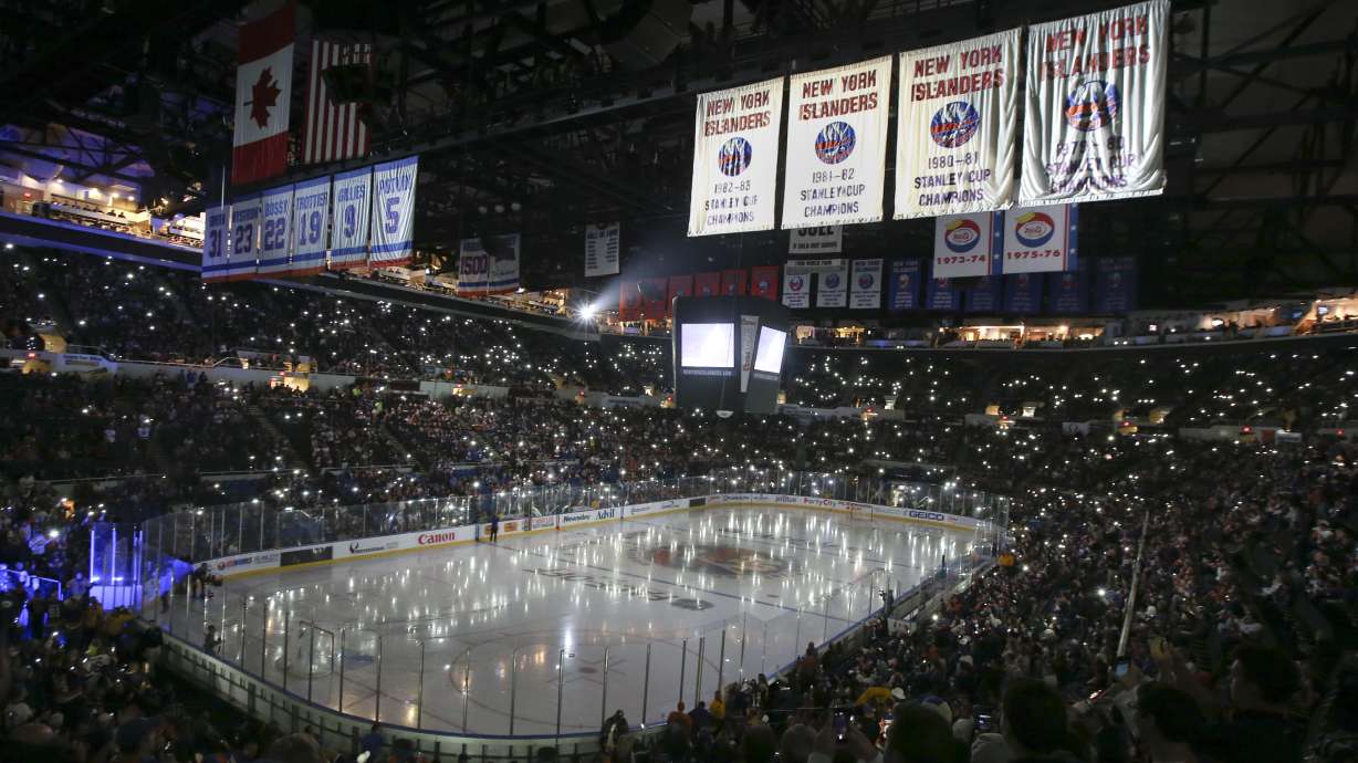 Isles top Canes to open final season at Coliseum