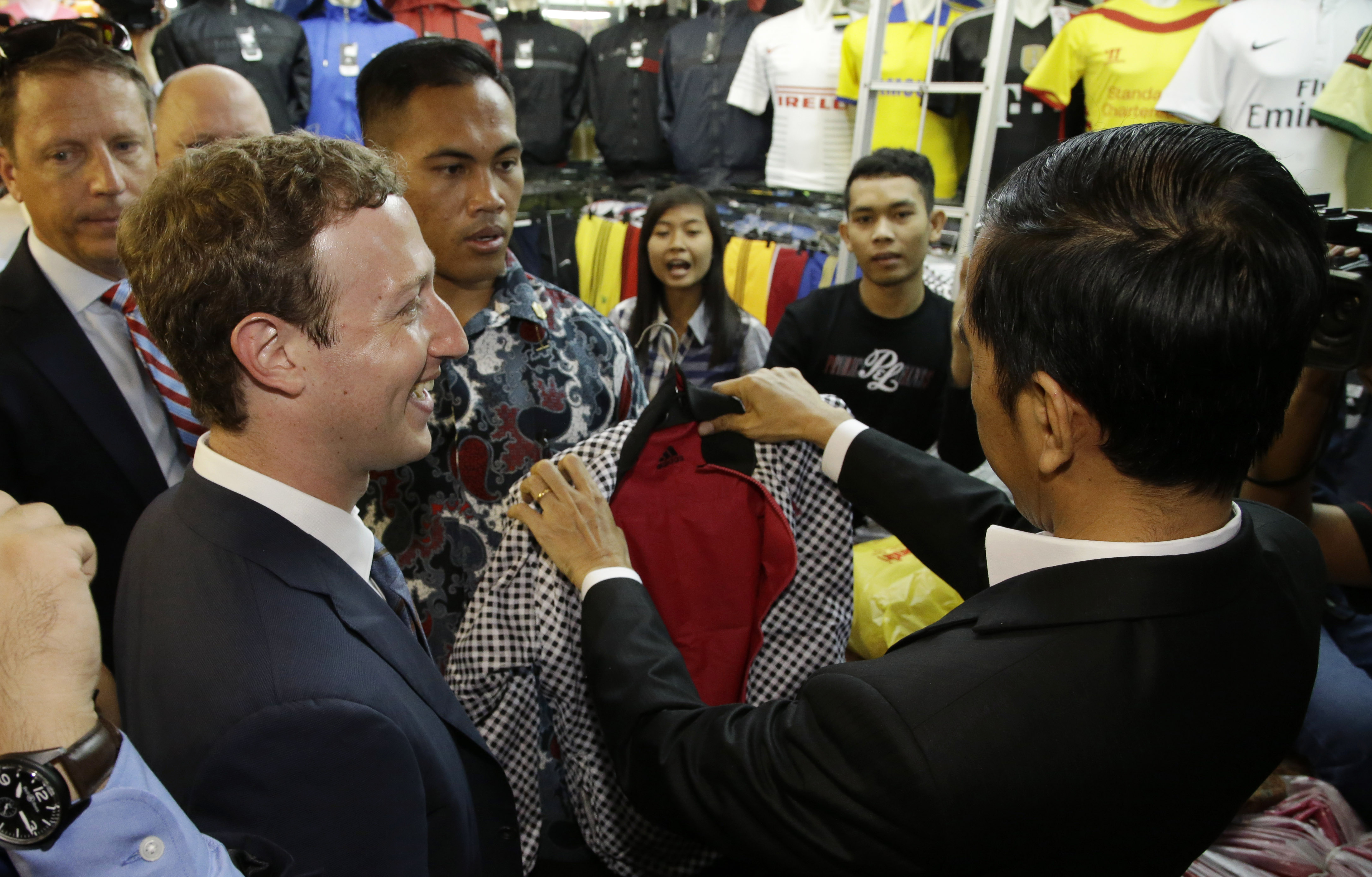 Zuckerberg in Indonesia for Internet-access push