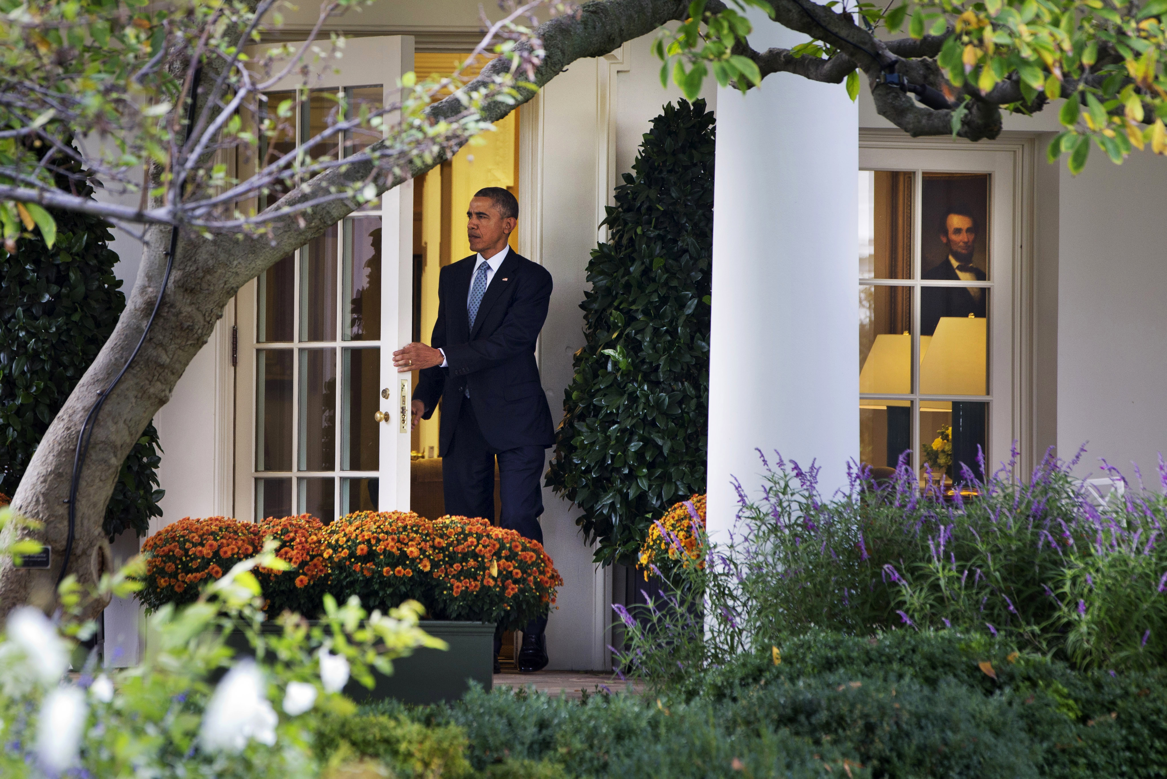 Turkish strikes on Kurds complicate anti-IS fight