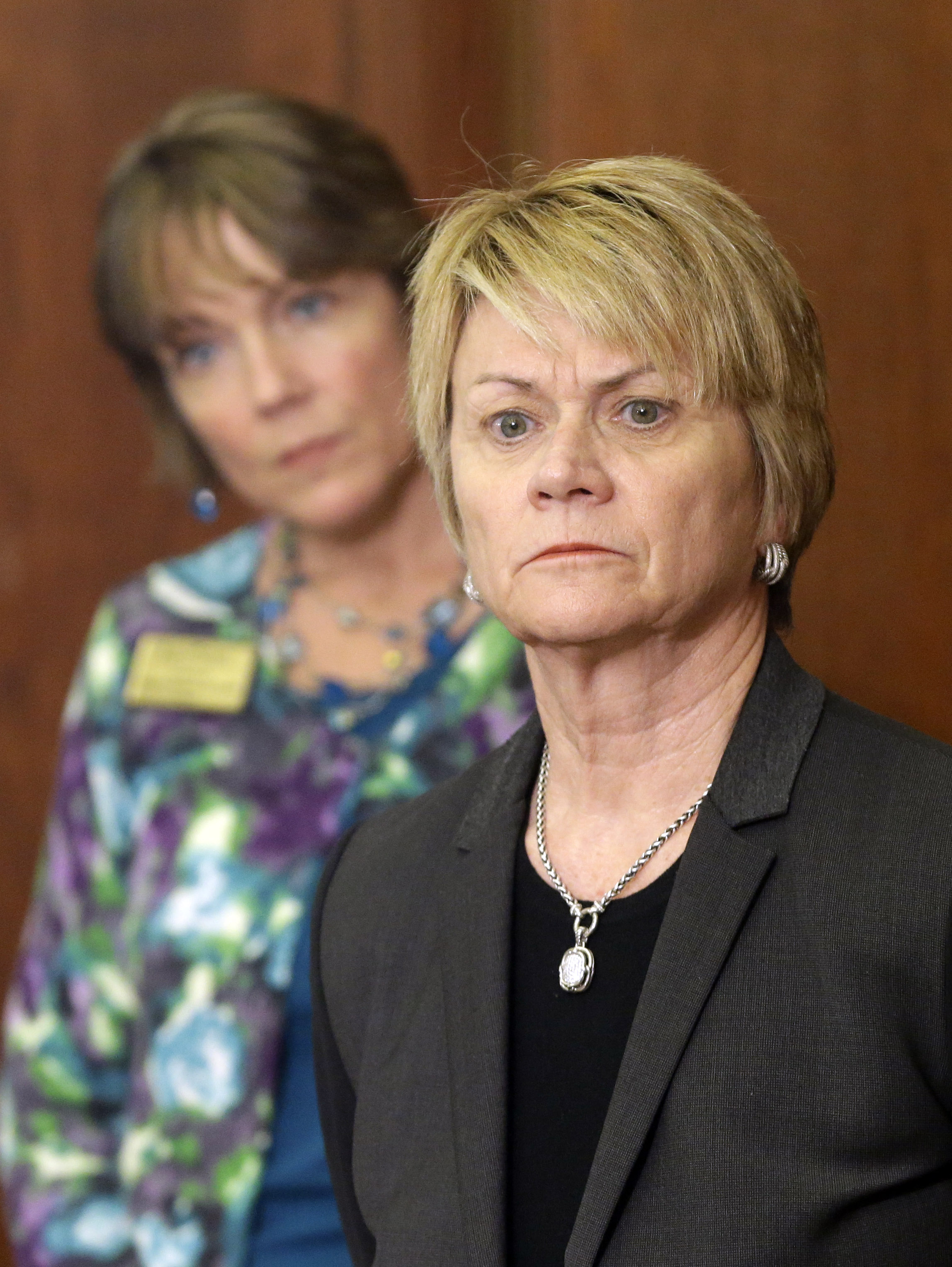 8 isolated in Ohio, others sought in Ebola probe