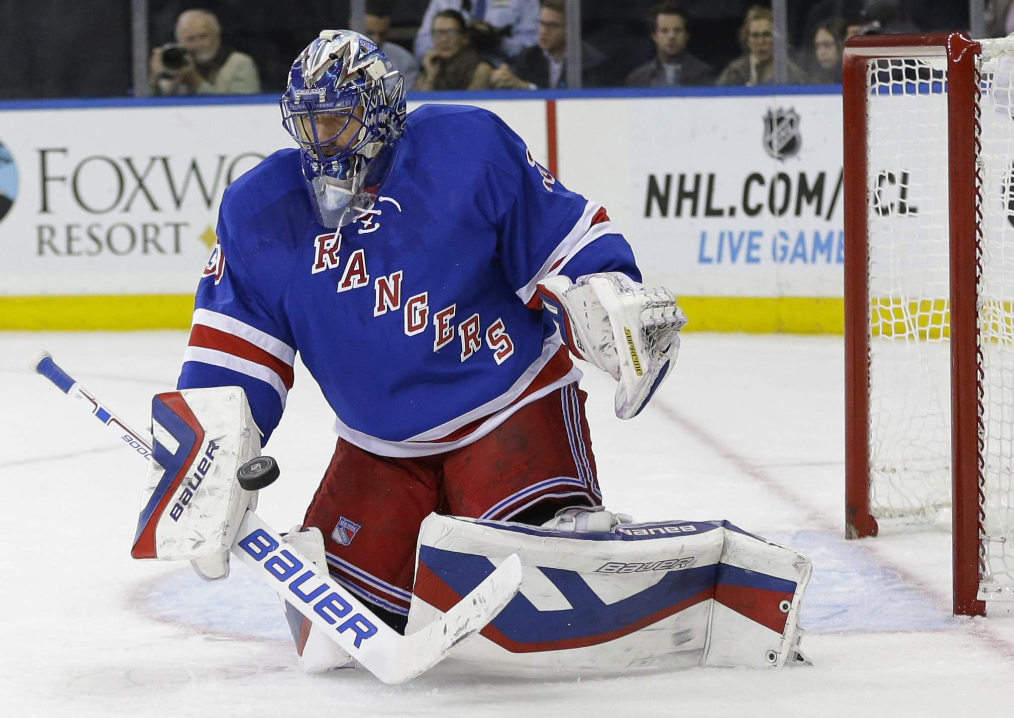 Lundqvist, Nash lift Rangers over Hurricanes in SO