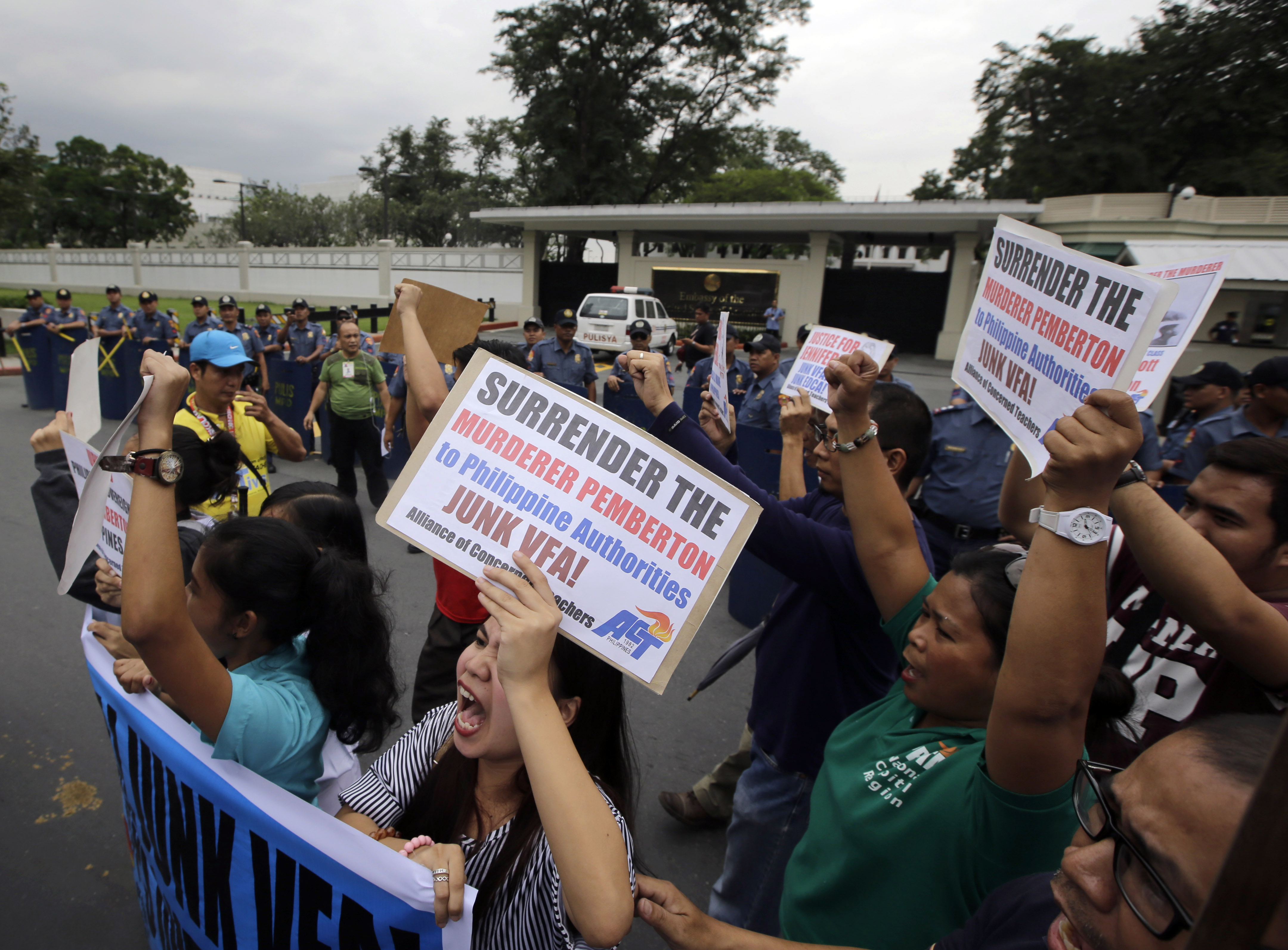 Philippines subpoenas US Marine murder suspect