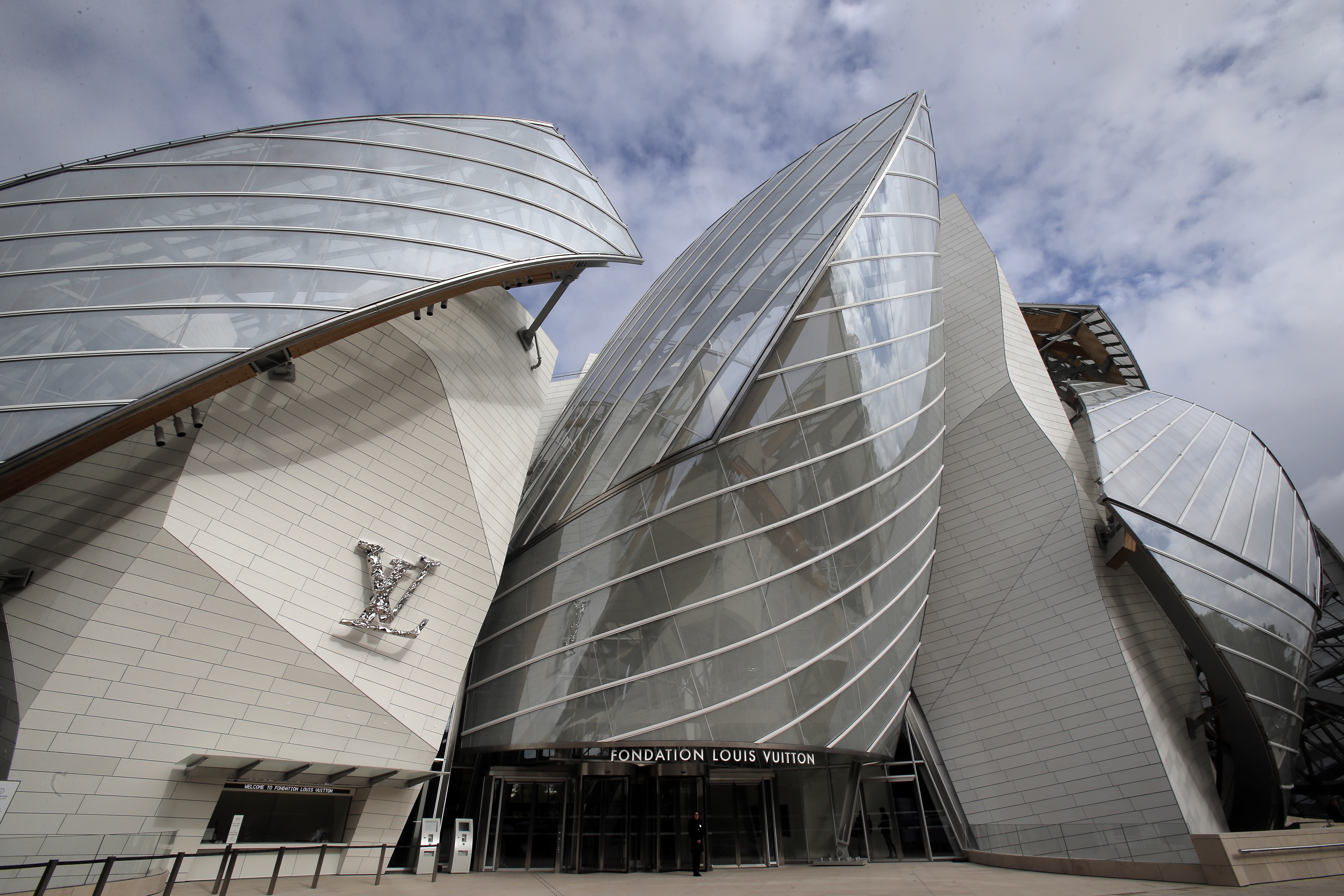 Frank Gehry opens Paris' Louis Vuitton Foundation