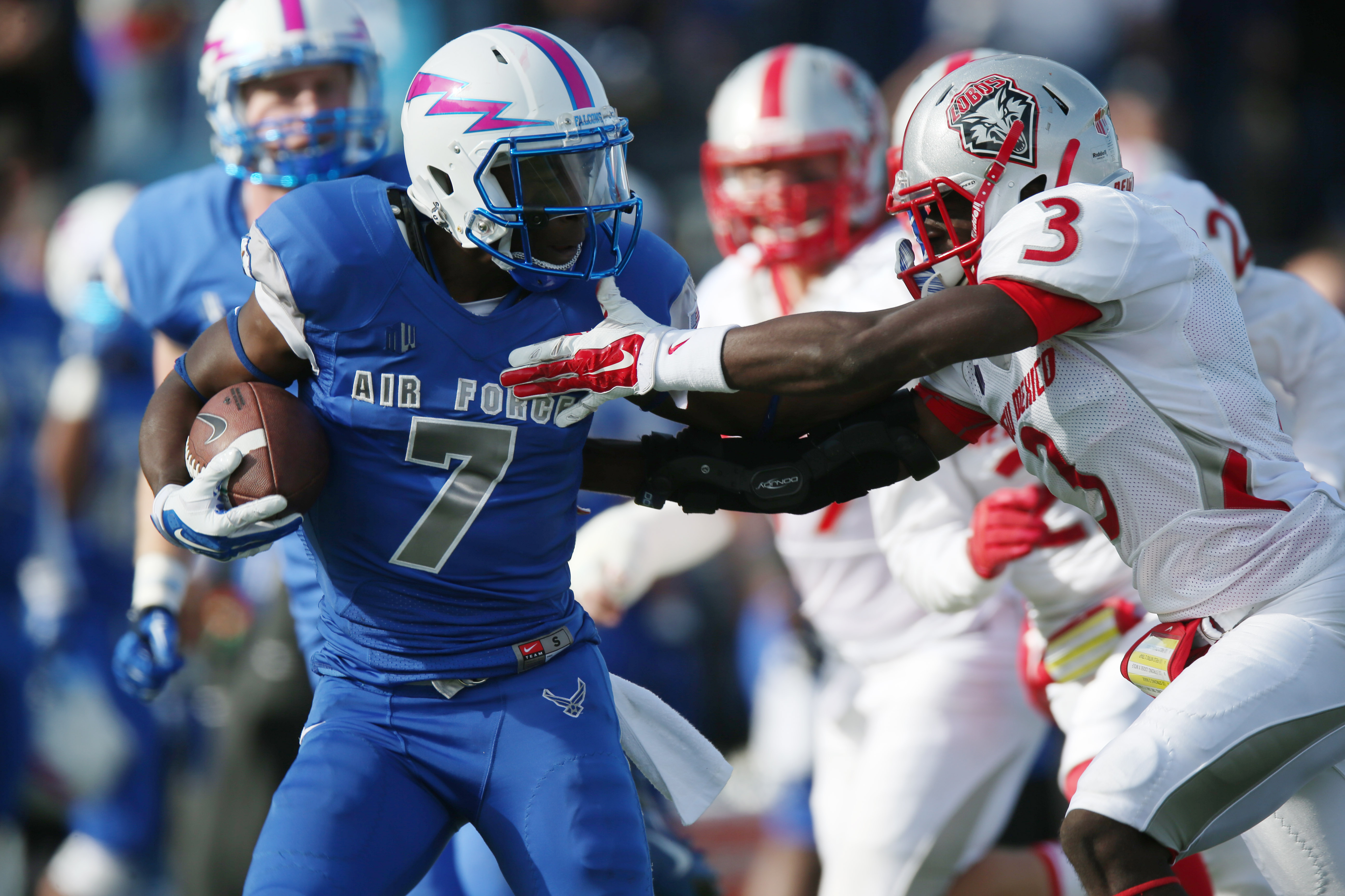 Pearson's TD toss helps Air Force beat Lobos 35-31