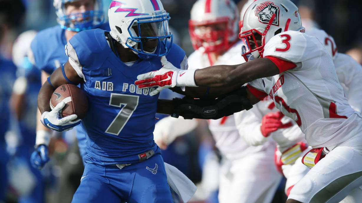 Pearson's TD toss helps Air Force beat Lobos 35-31