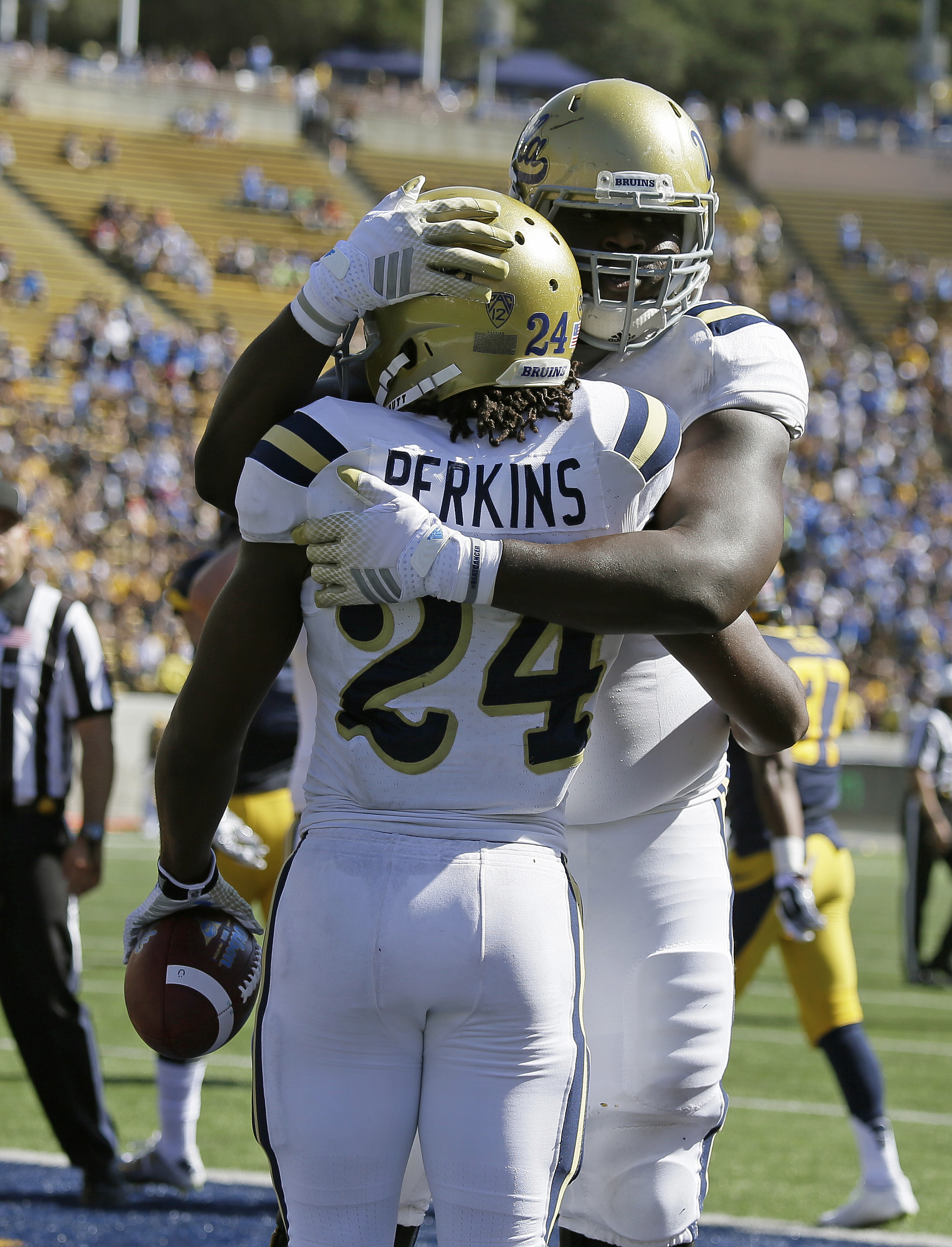 UCLA rallies to beat California 36-34