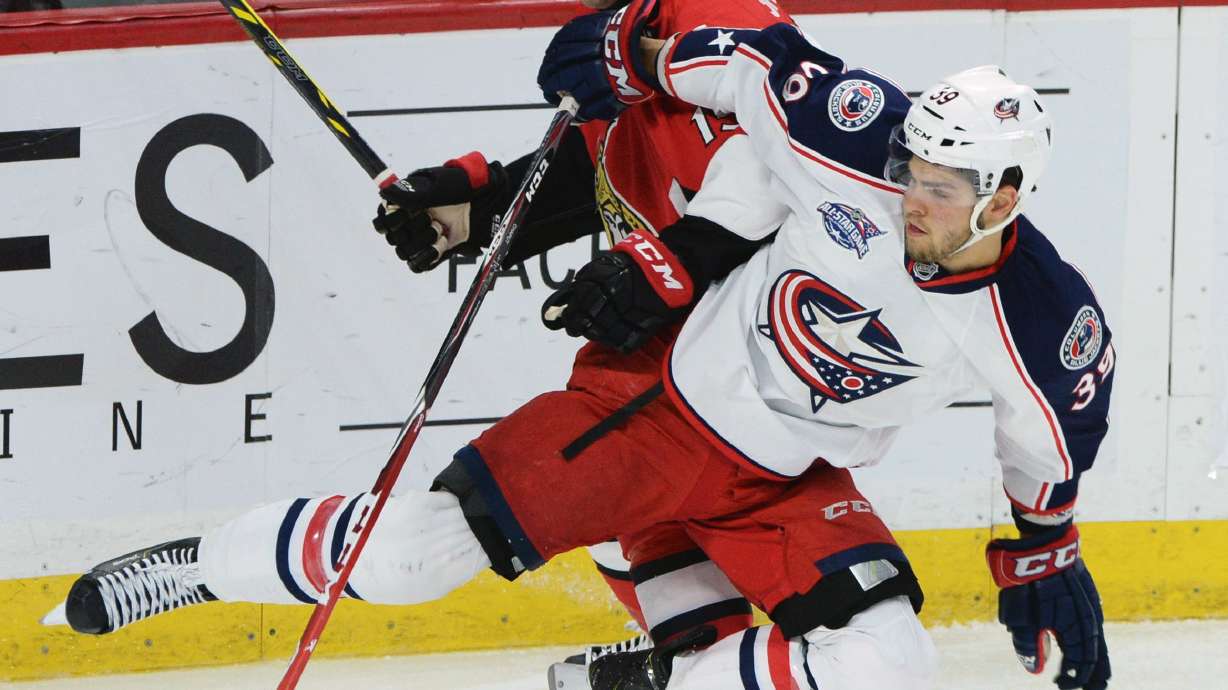 Hoffman leads Senators past Blue Jackets, 3-2