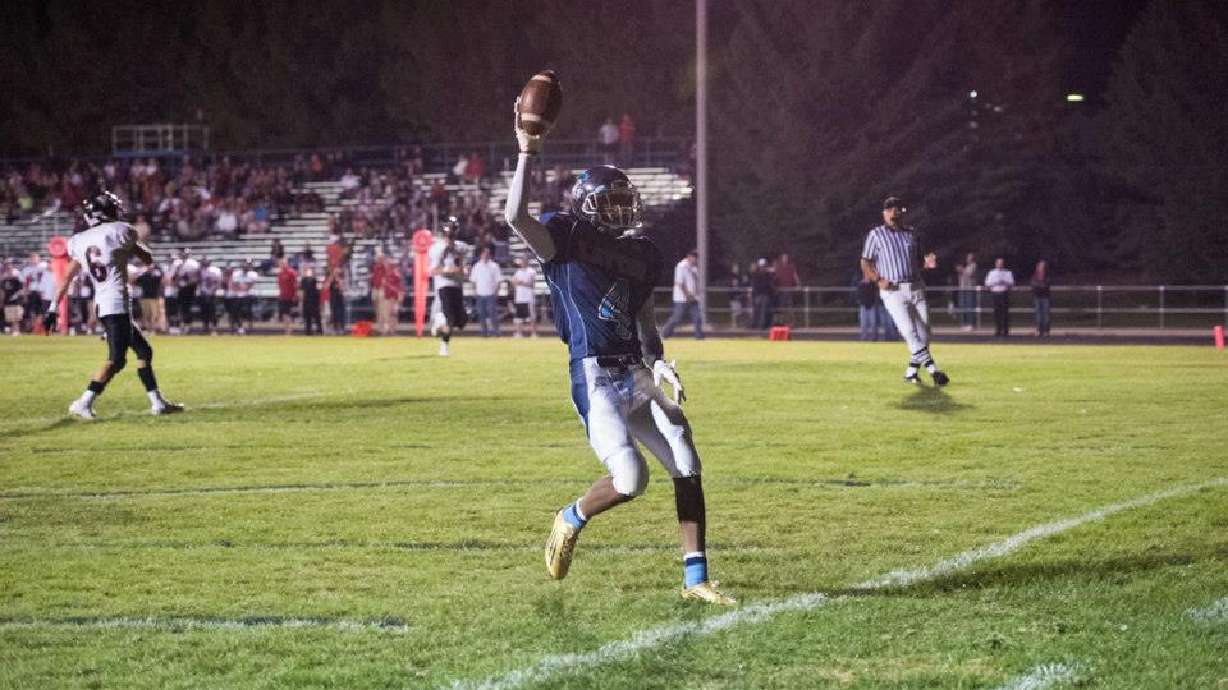 After father’s death, Utah teen continues his legacy in football