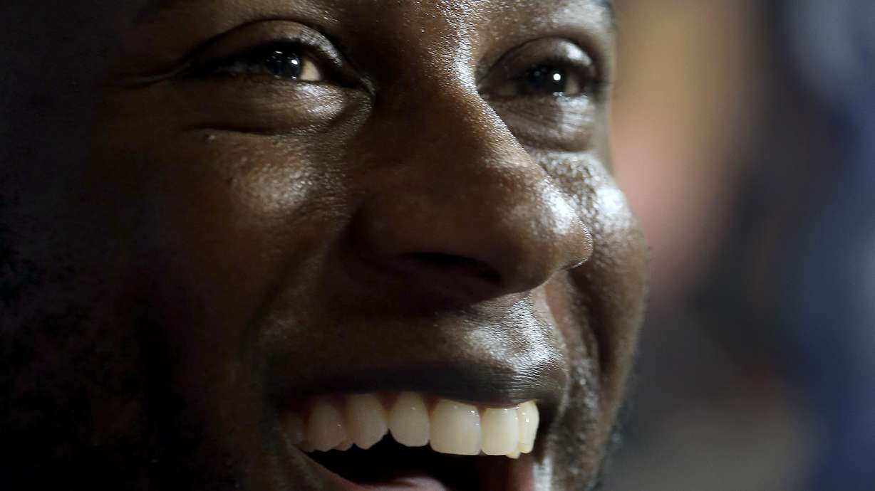 Royals' Cain, Holland learning about fatherhood