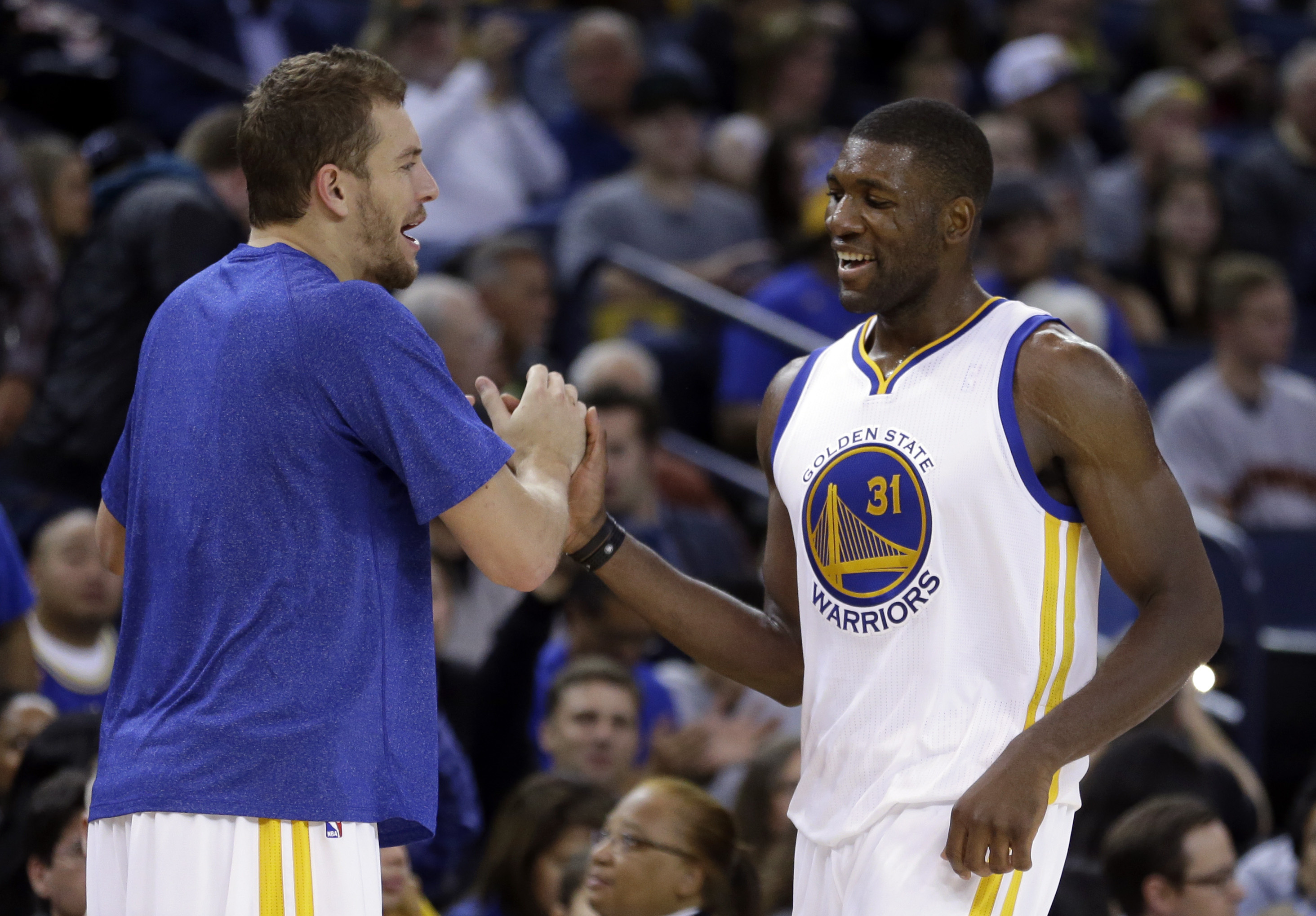 Ezeli returns as Warriors beat Clippers 125-107