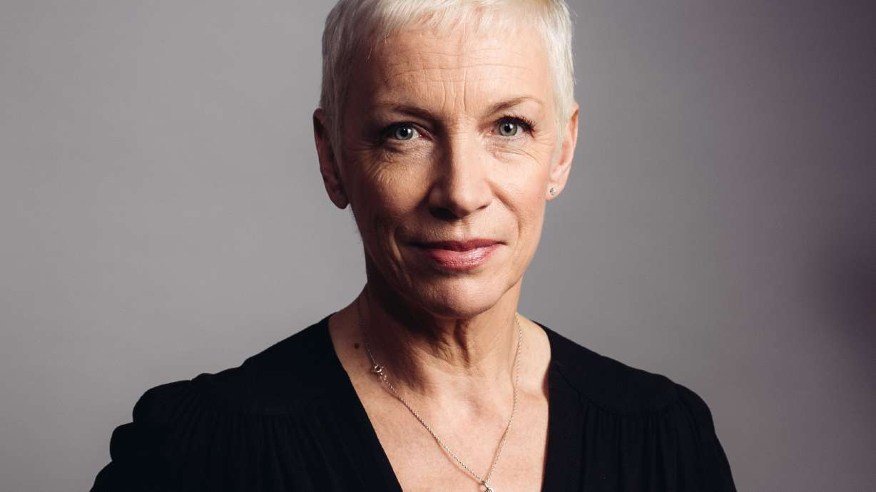 Annie Lennox embraces jazzy 'Nostalgia'