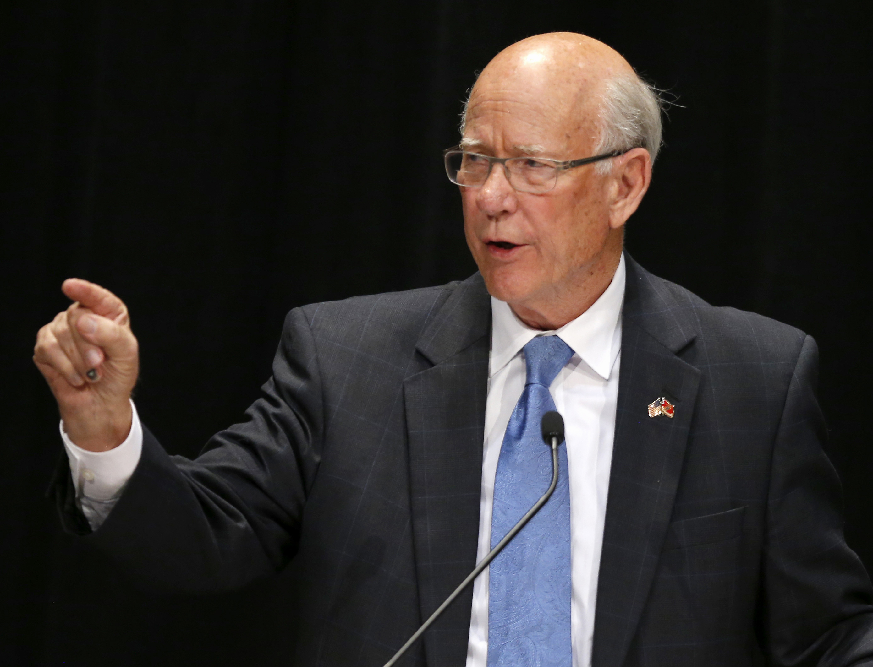 Senate candidates in Kan. seek to bolster support