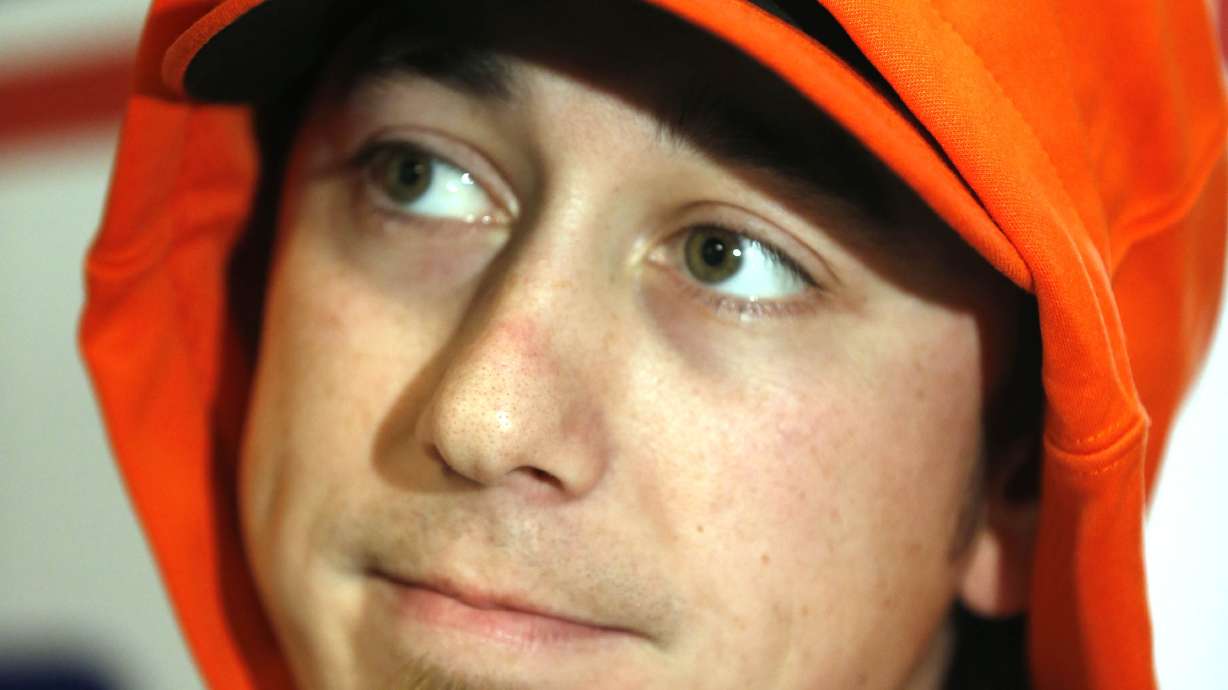 Lincecum gets in game, leaves with tight back
